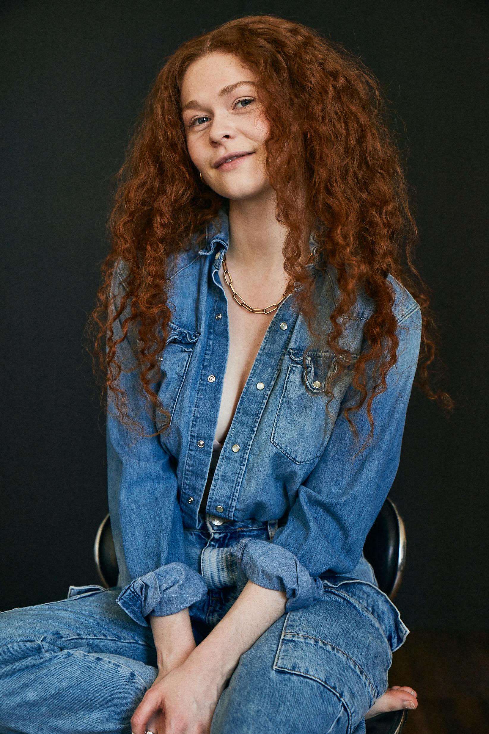 actor Meg Hennessy large photo