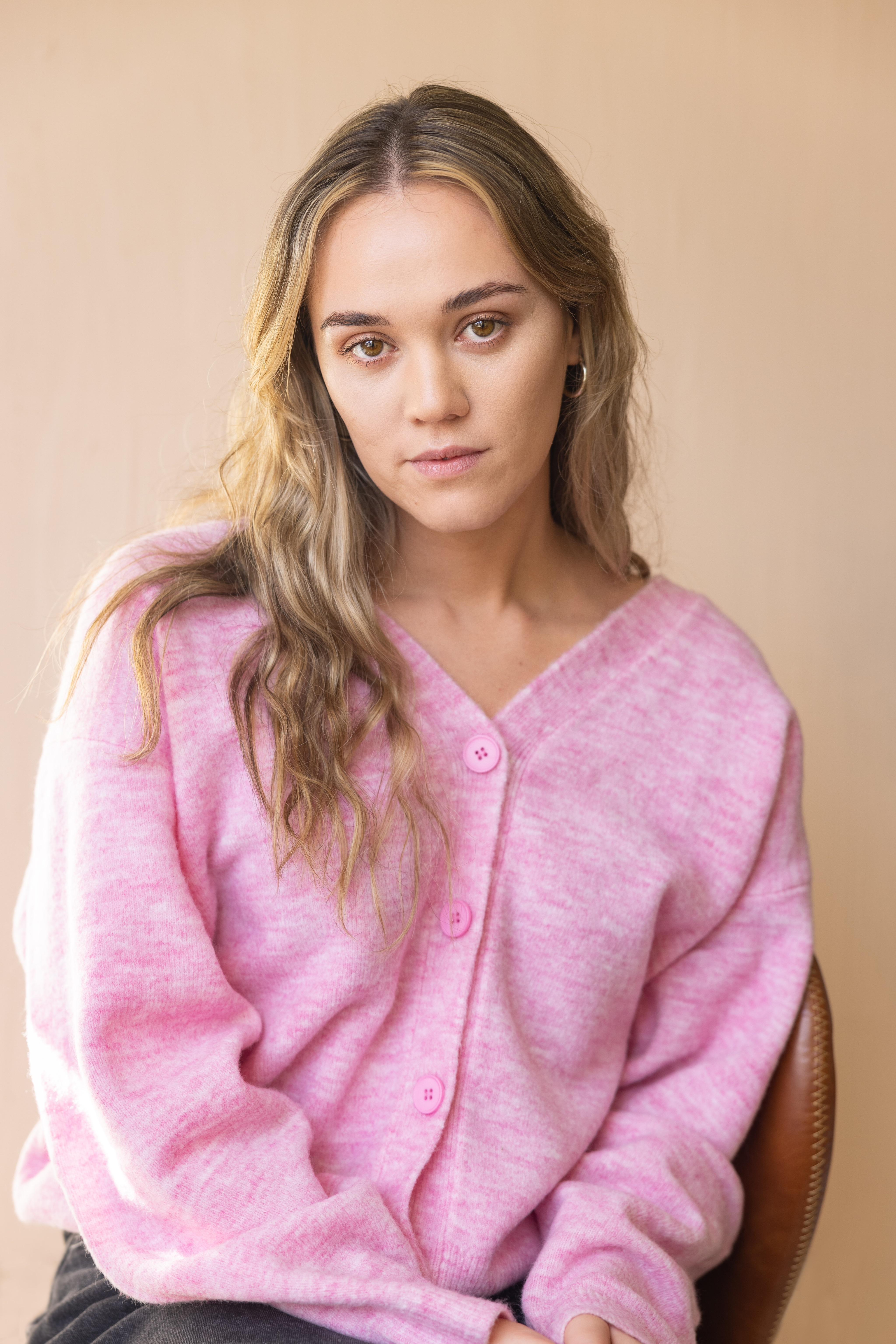 actor Ariana Osborne large photo