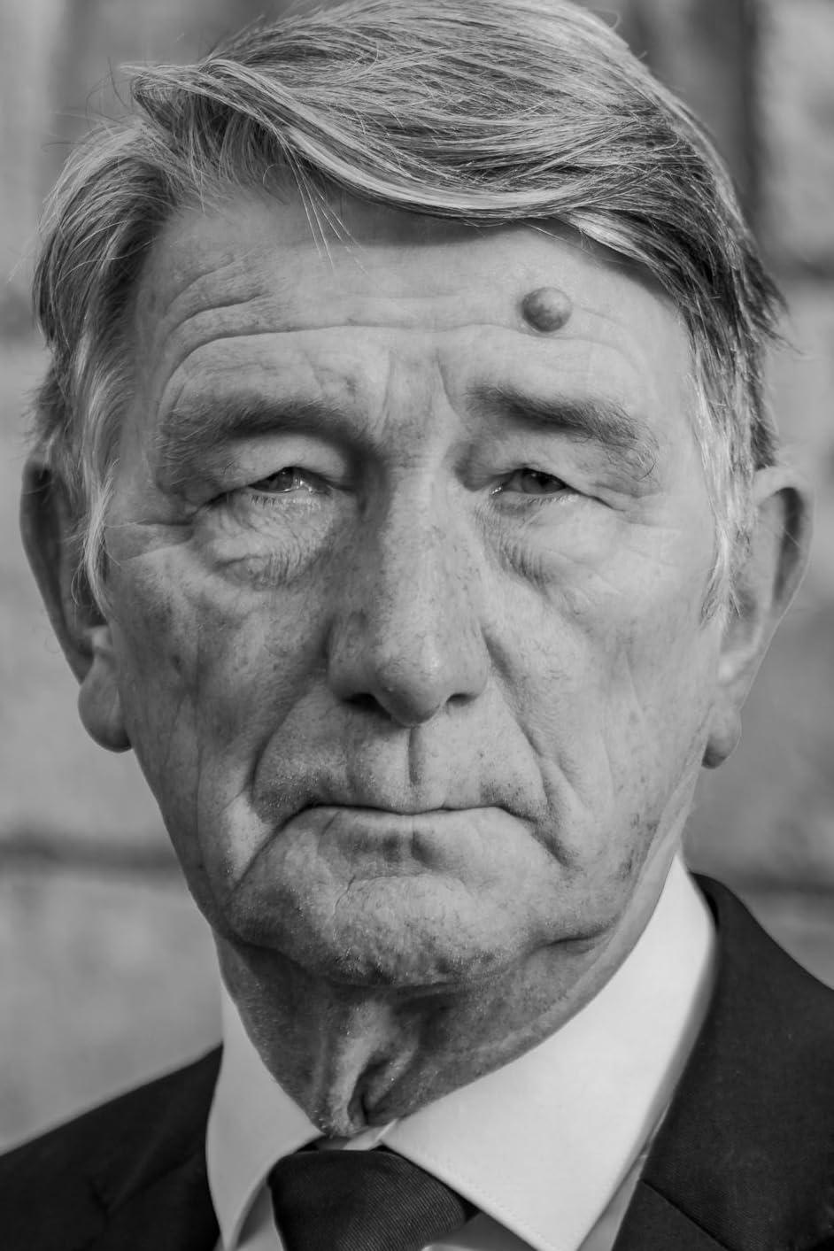 actor Ian Giles large photo