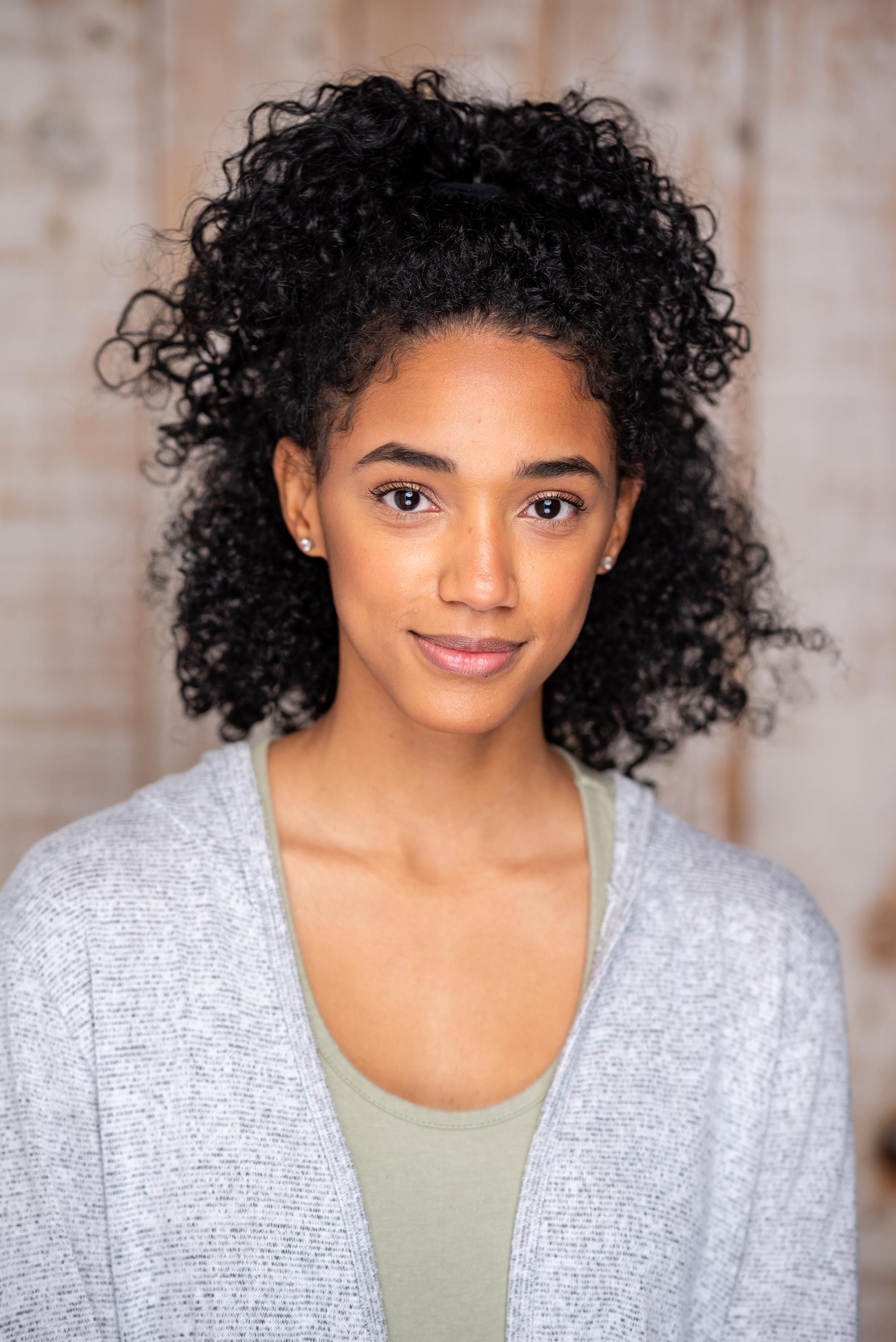 actor Lia Cubilete large photo