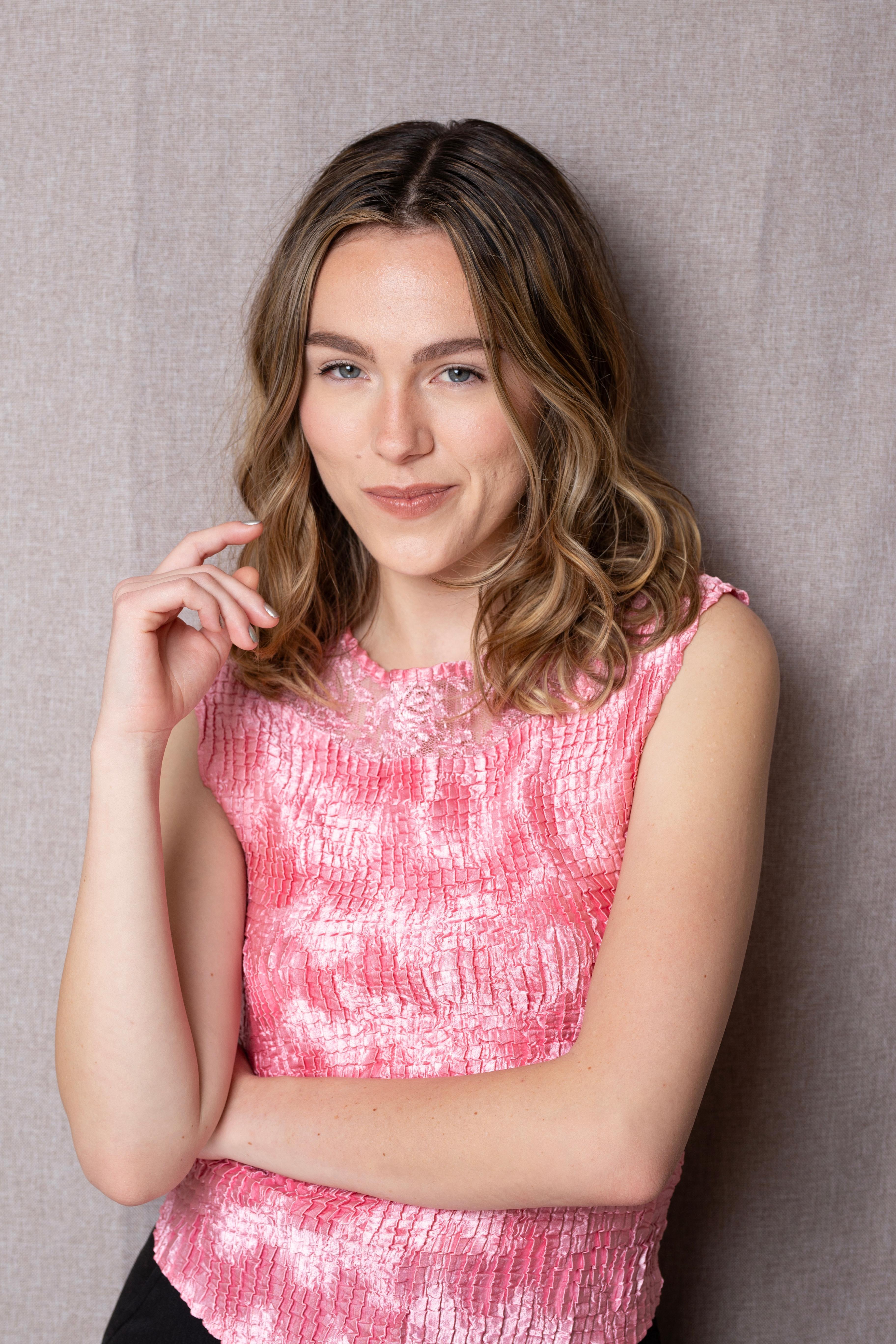 actor Isabel Powell large photo