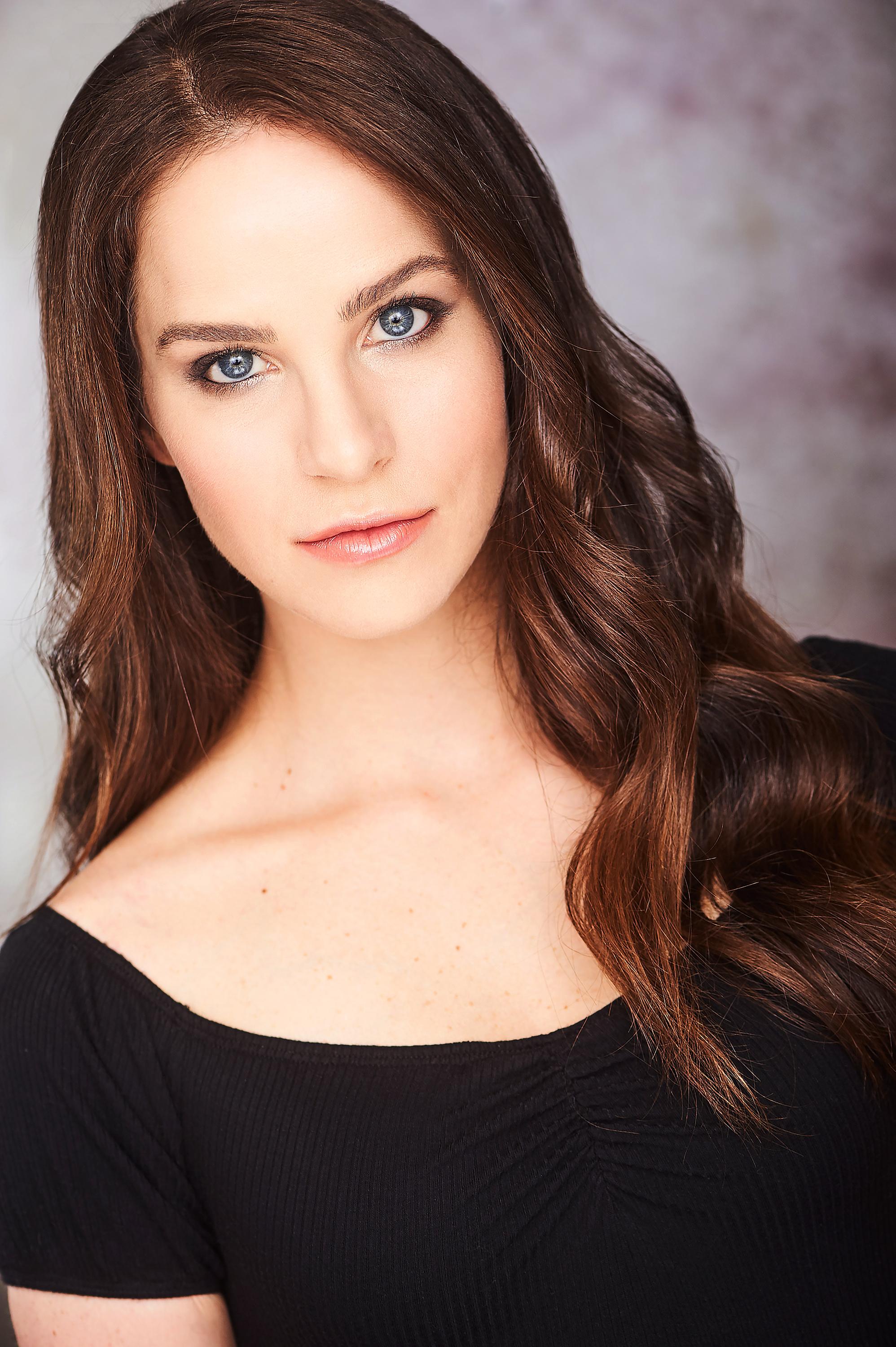 actor Giannina Esquivel large photo