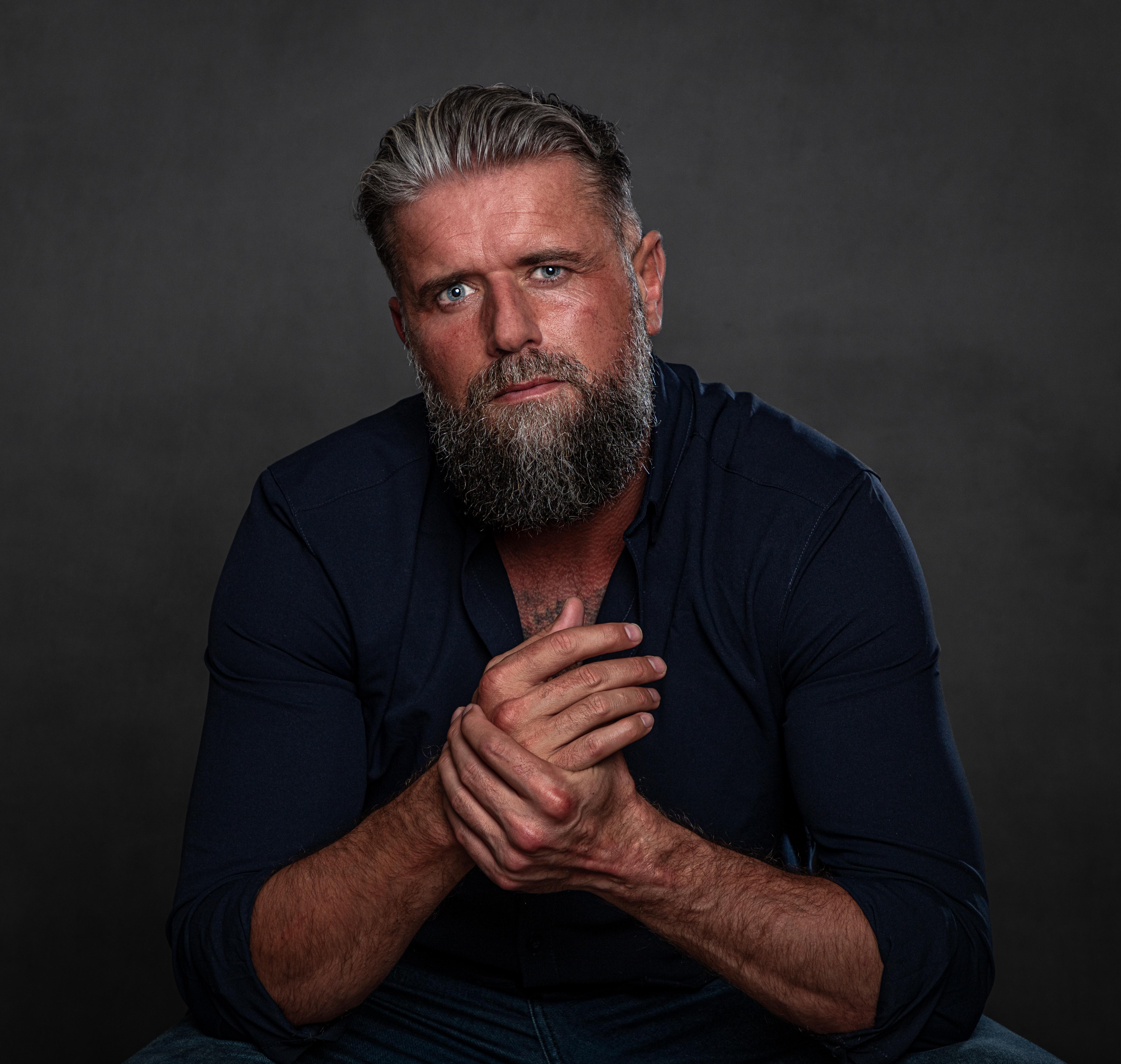 actor Sam Byrne large photo