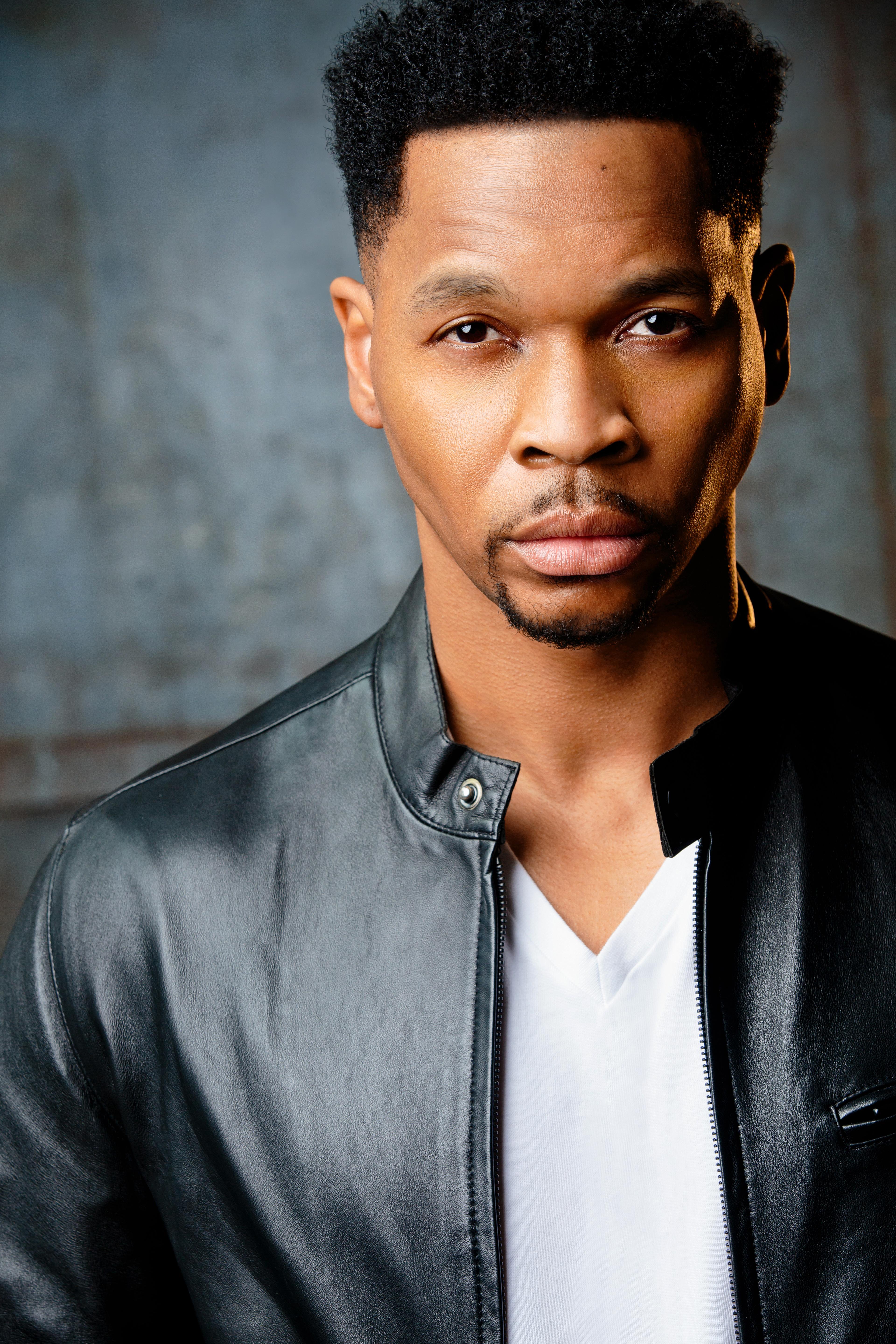 actor Shaun Walker large photo