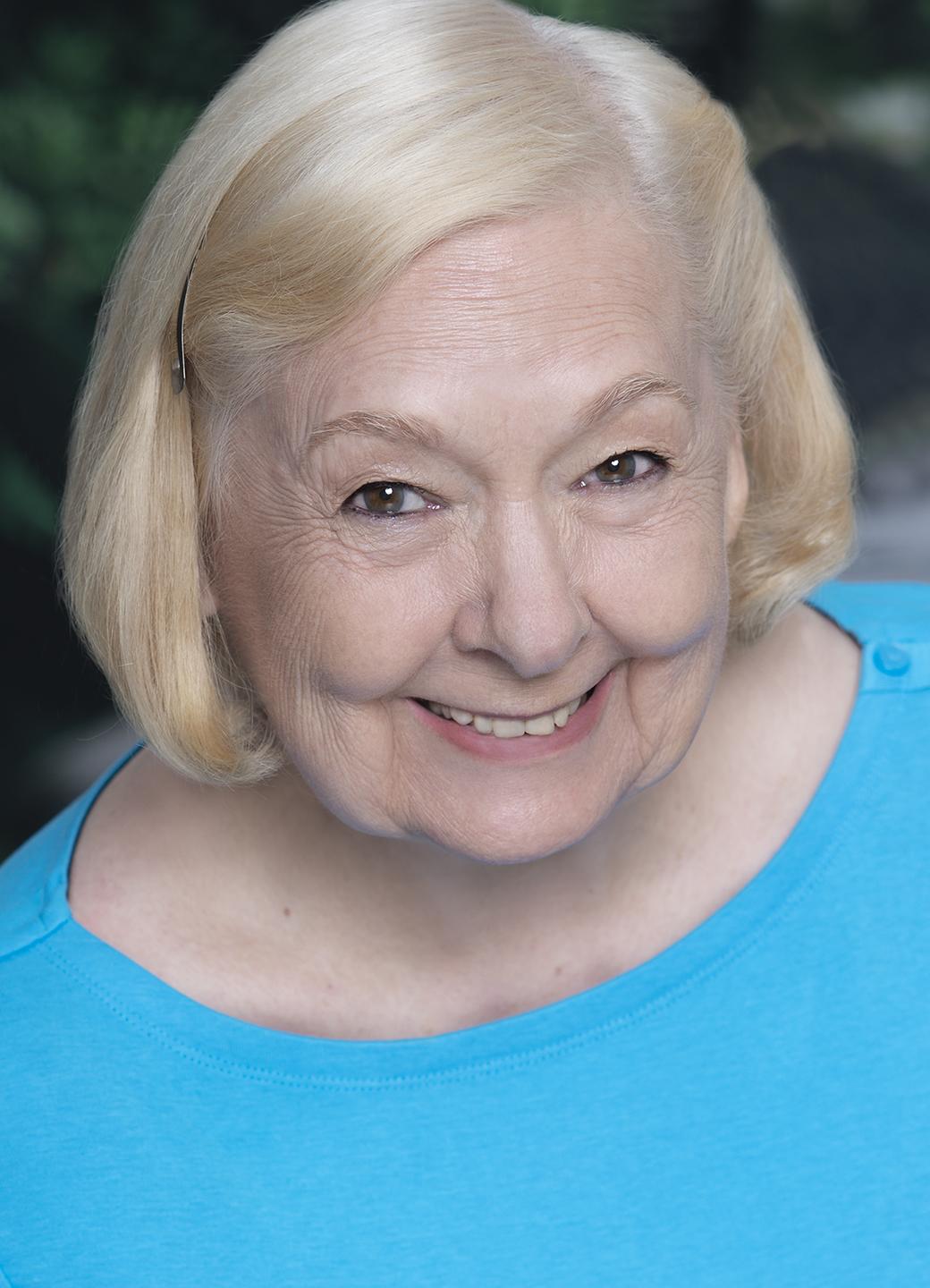 actor Evangeline Johns large photo