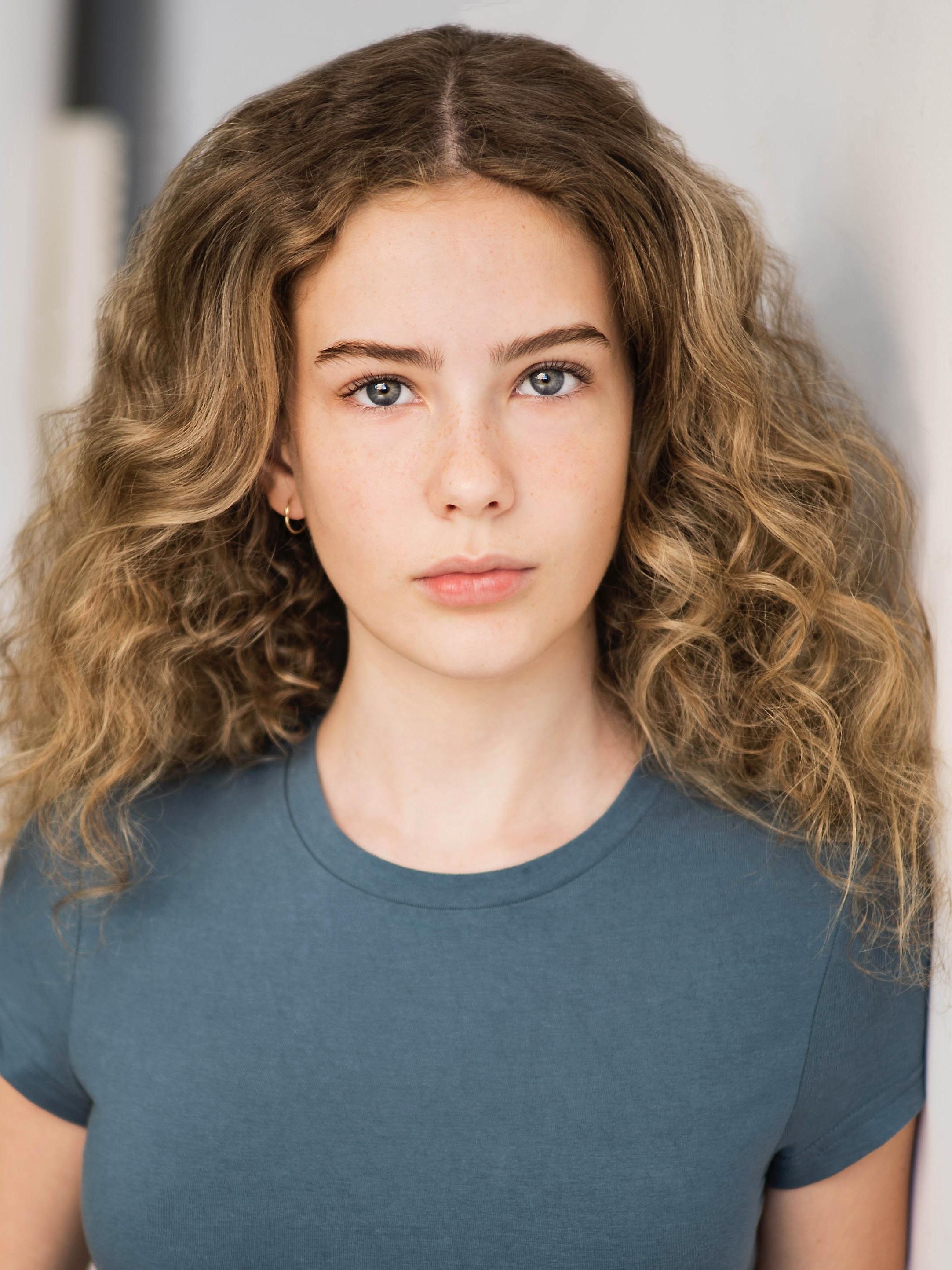 actor Anabelle Dietl large photo