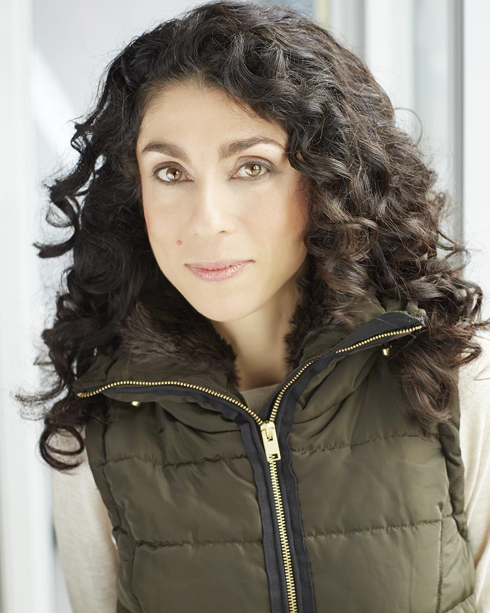 actor Lara Arabian large photo