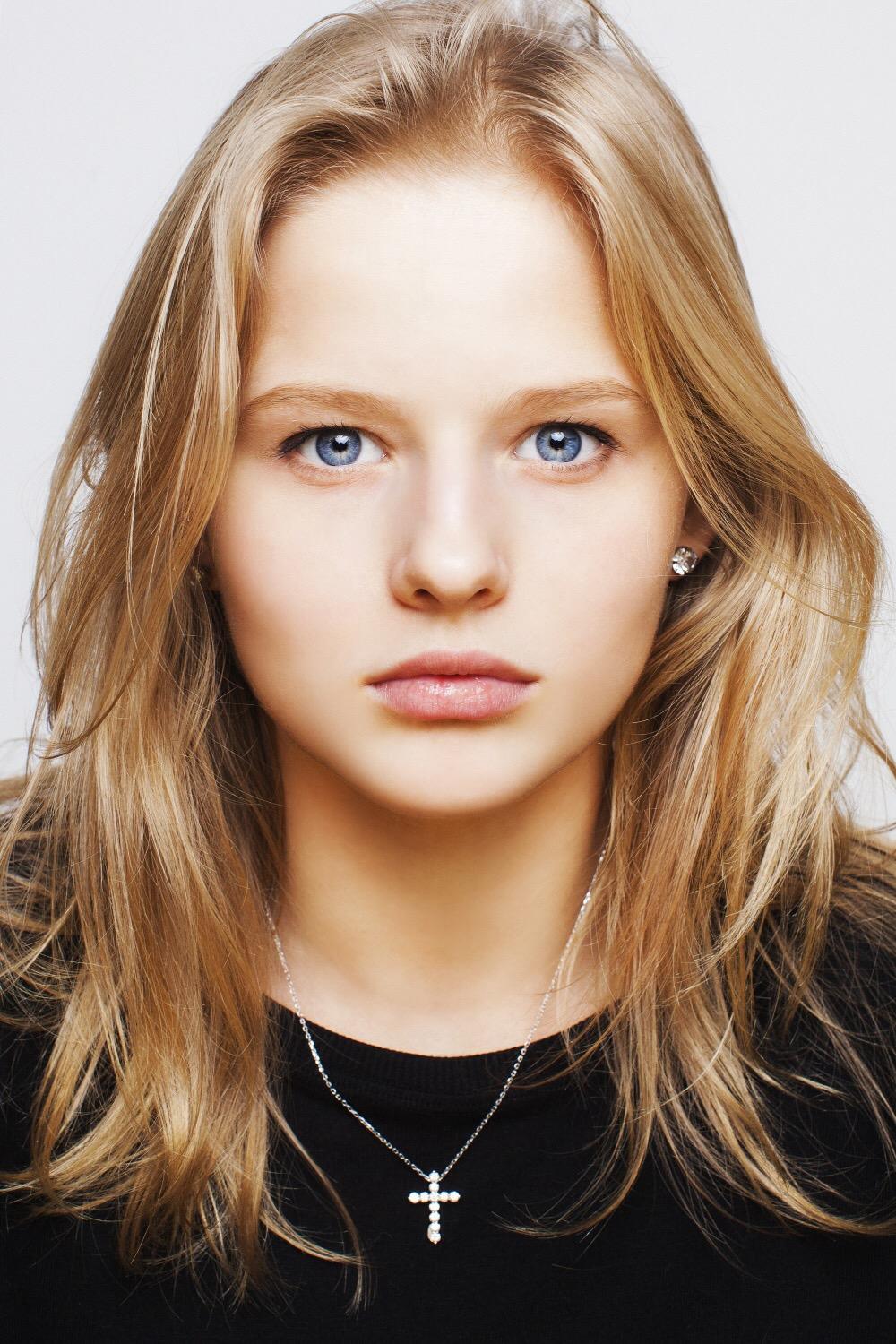 actor Aleksandra Bortich large photo