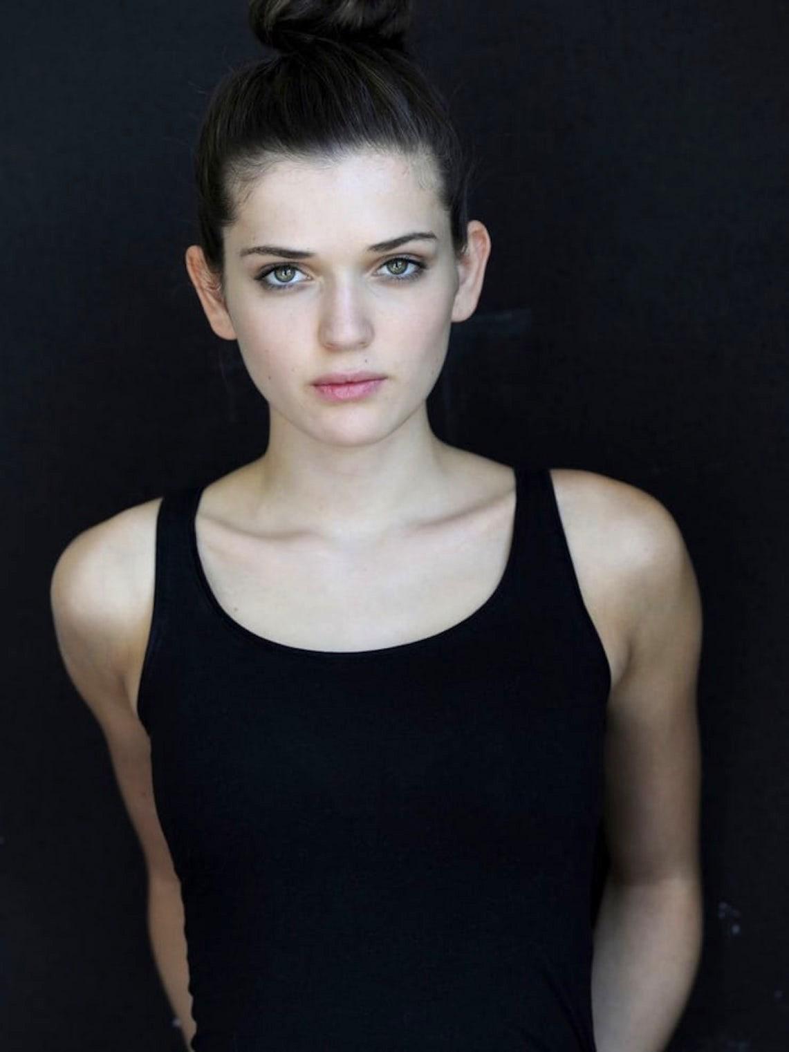 actor Caroline Hartig large photo