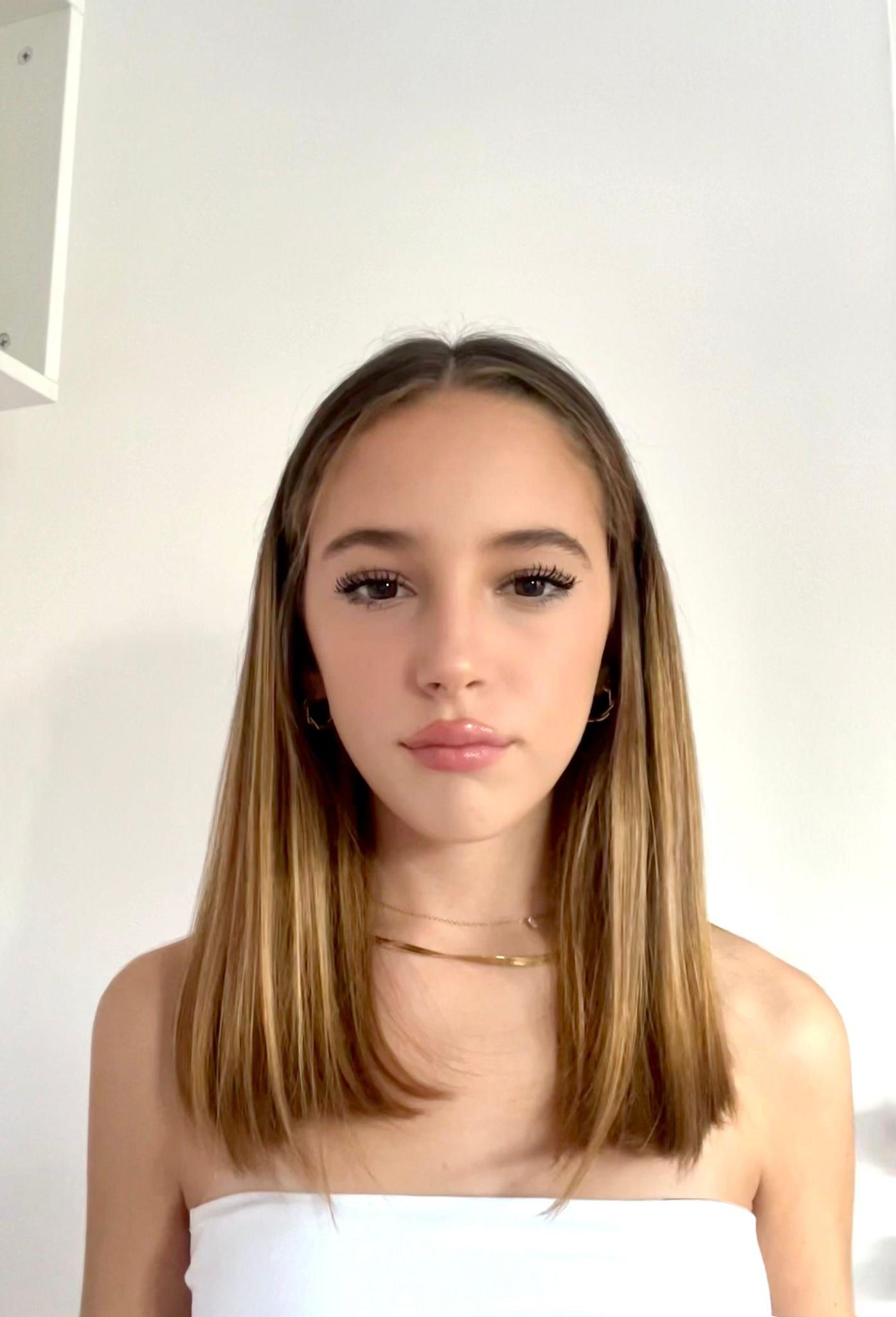 actor Linda Zampaglione large photo