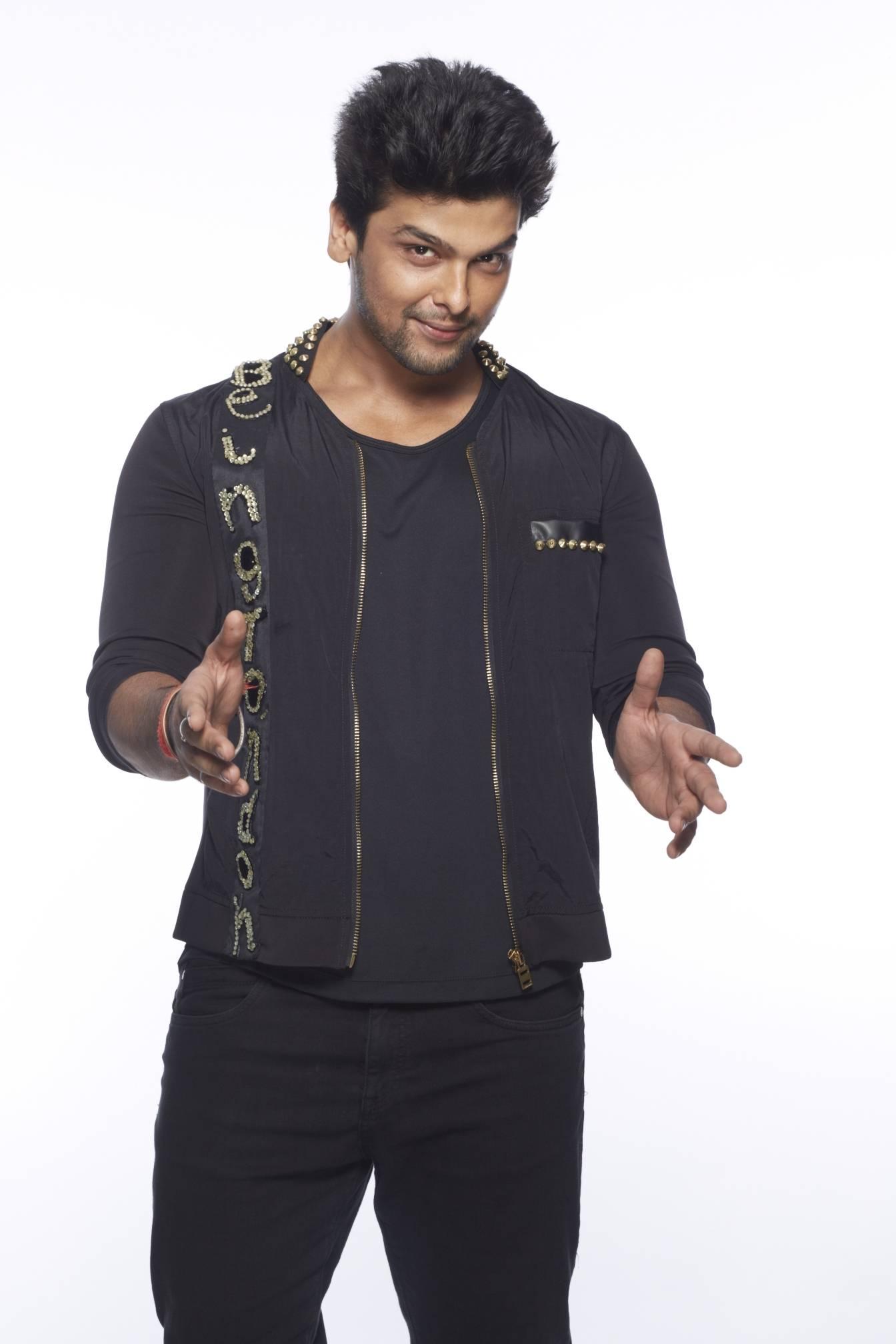 actor Kushal Tandon large photo