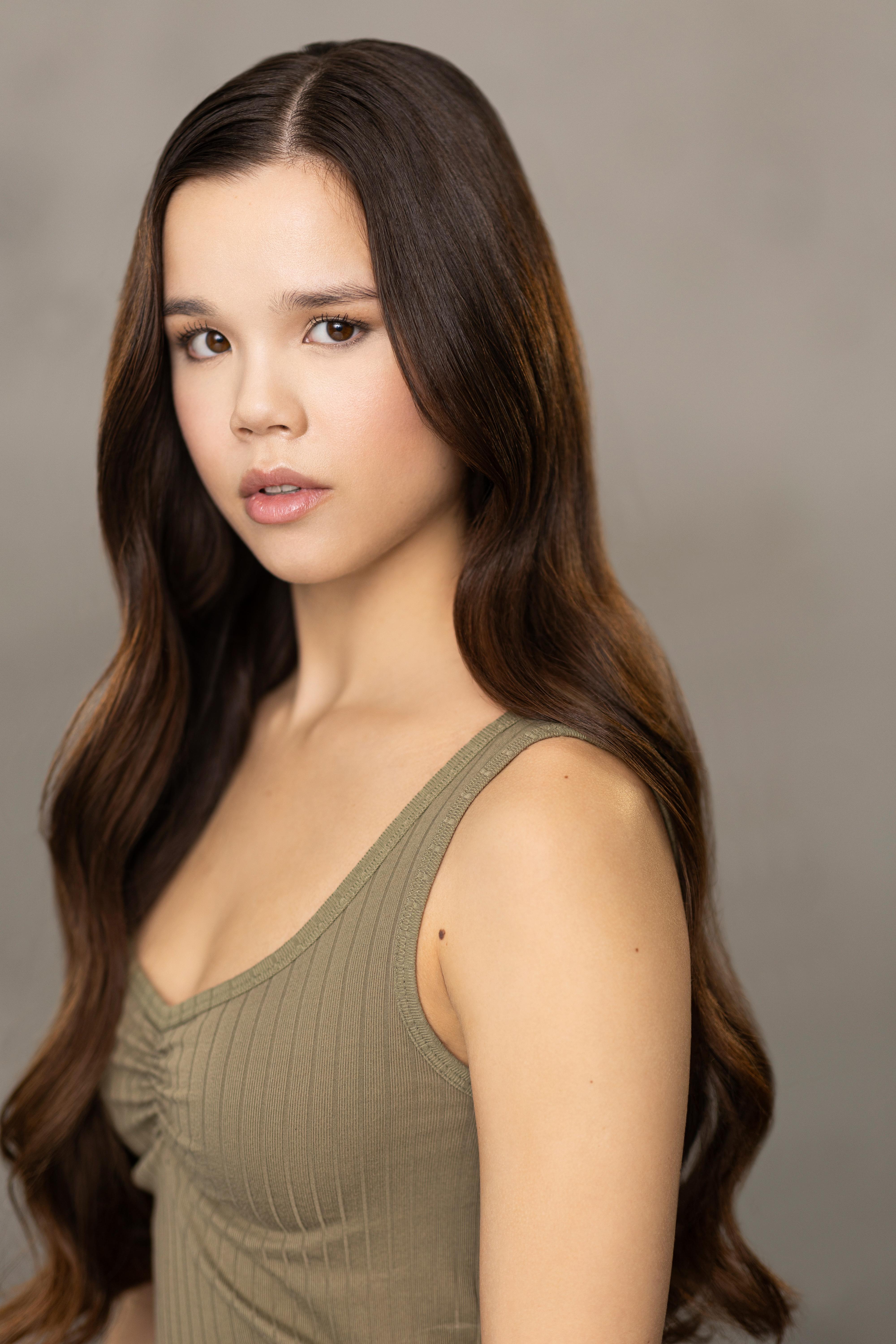 actor Sophie Thom large photo