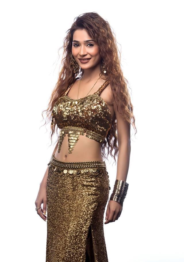 actor Sara Khan large photo