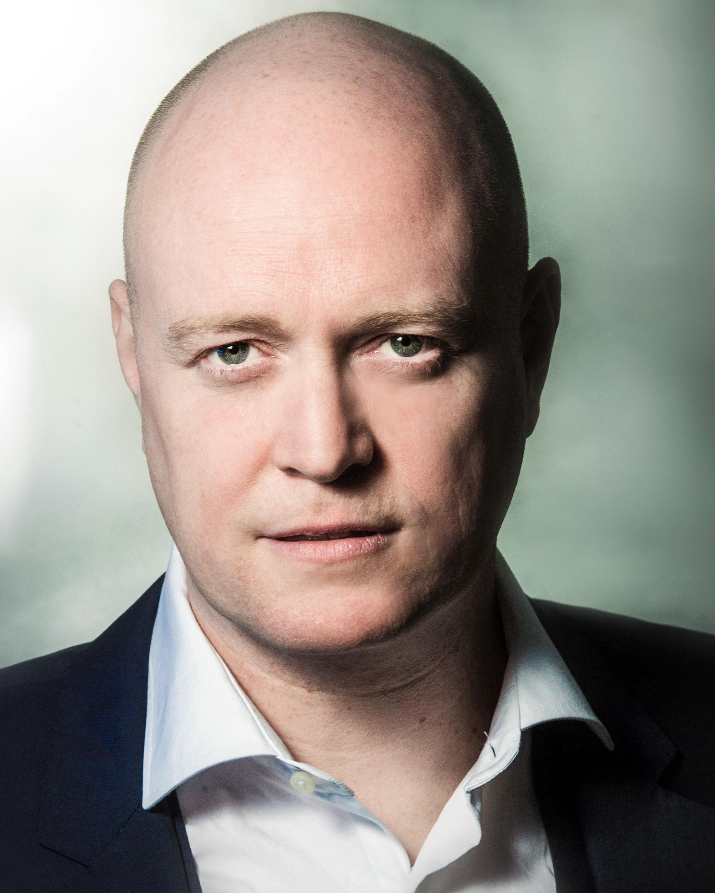 actor Hugh Edwards large photo