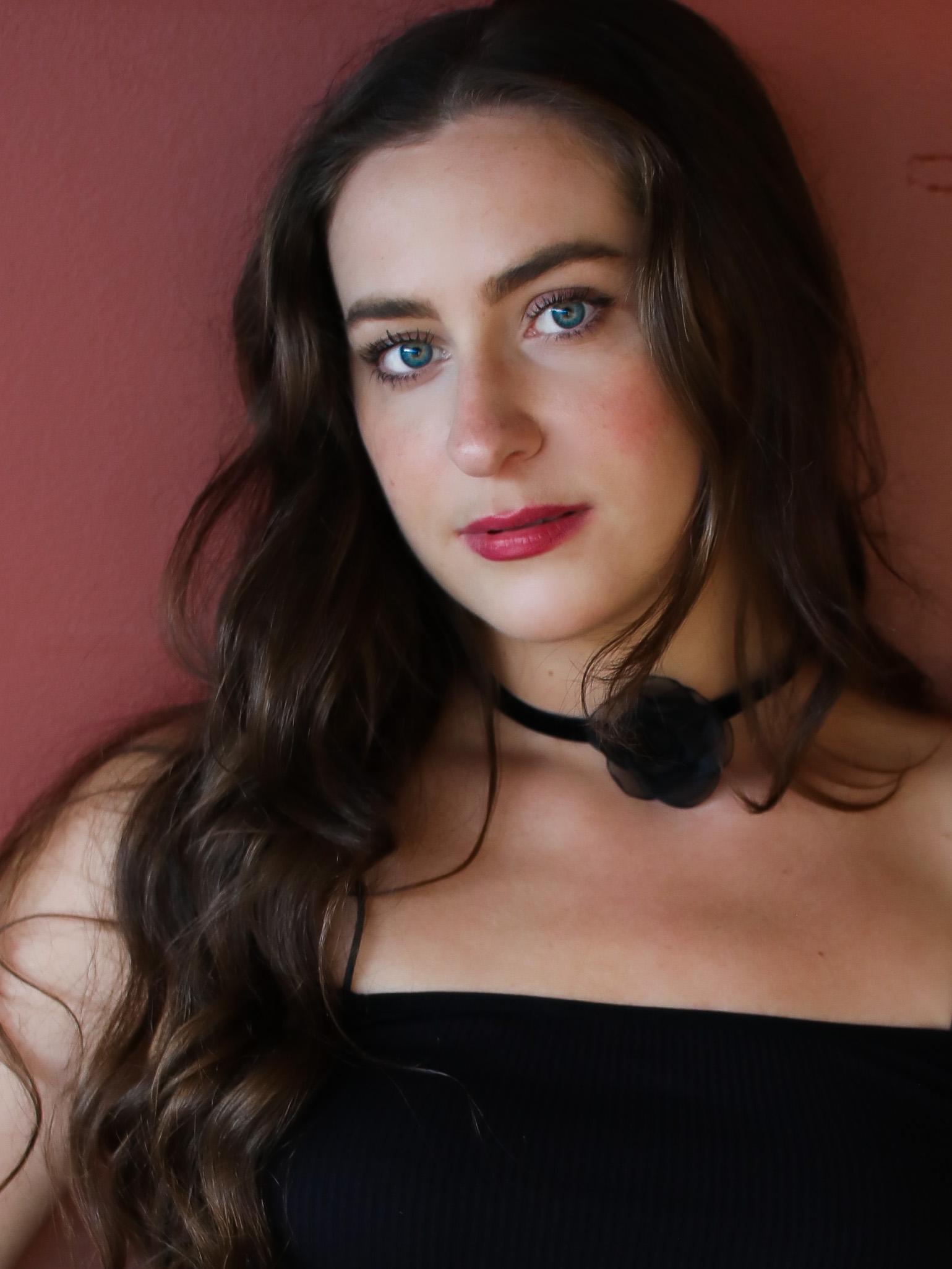 actor Emma LaPlante large photo