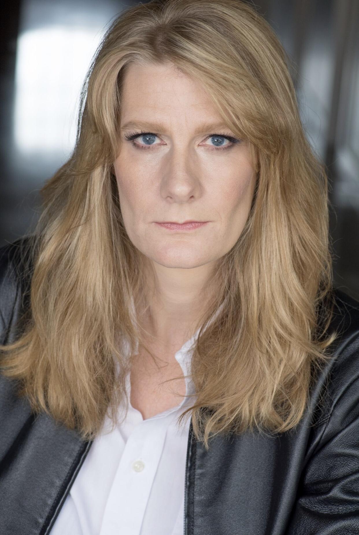 actor Nicole Dickson large photo