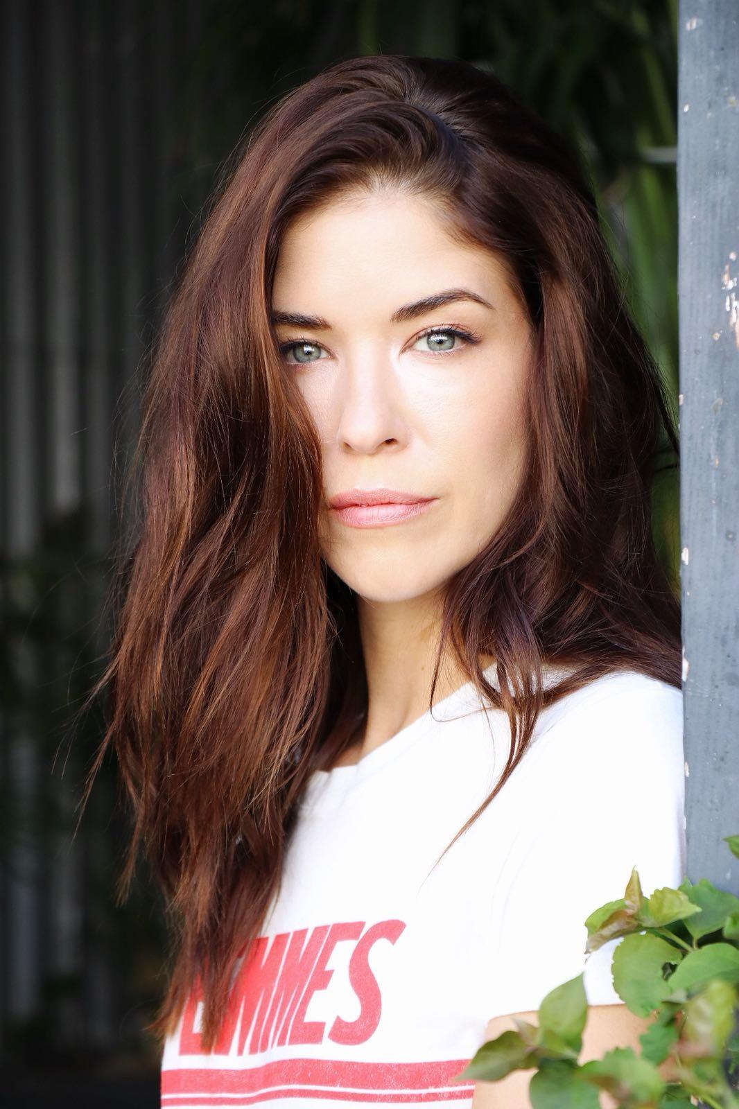 actor Devon Weigel large photo