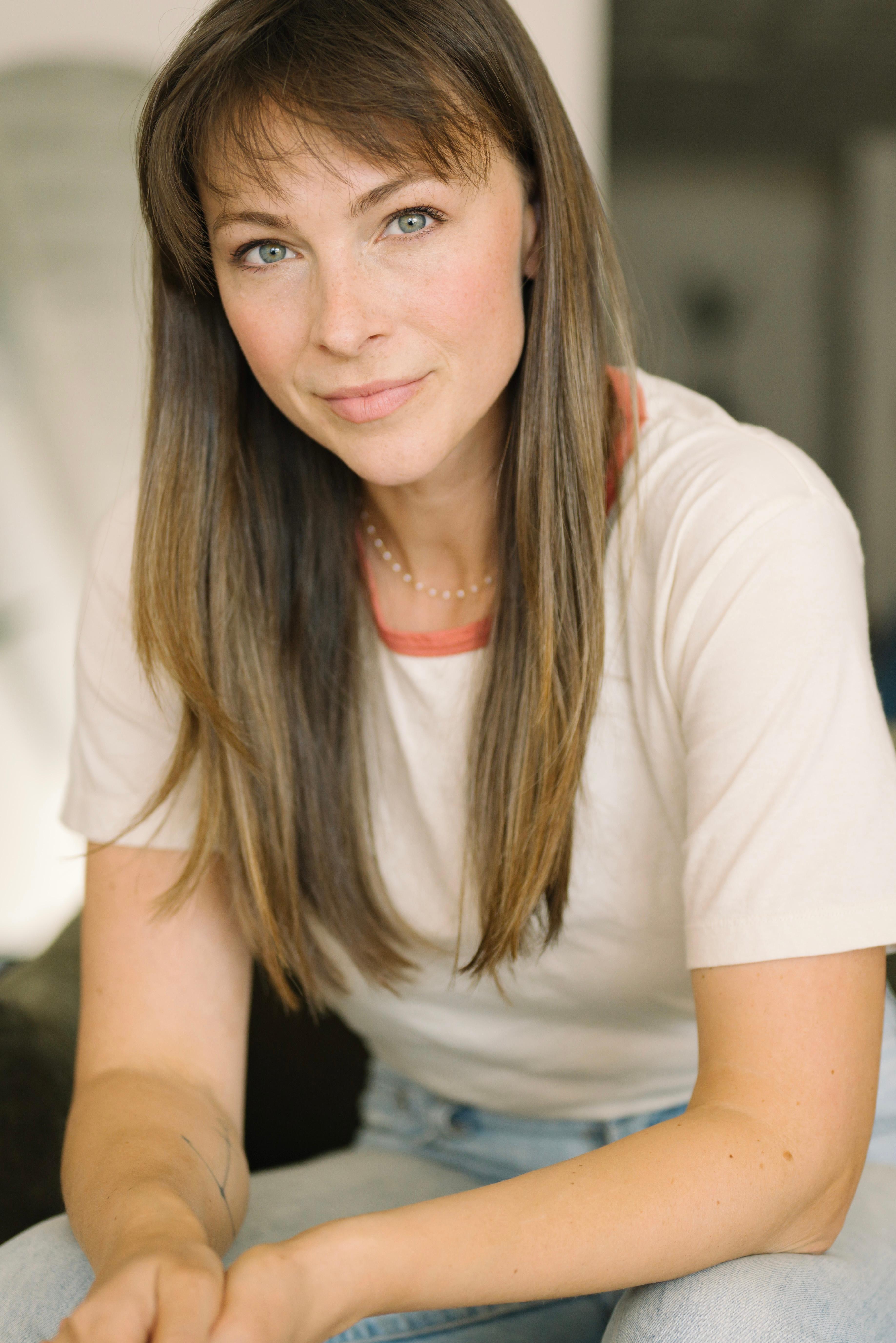 actor Courtney Hope Turner large photo