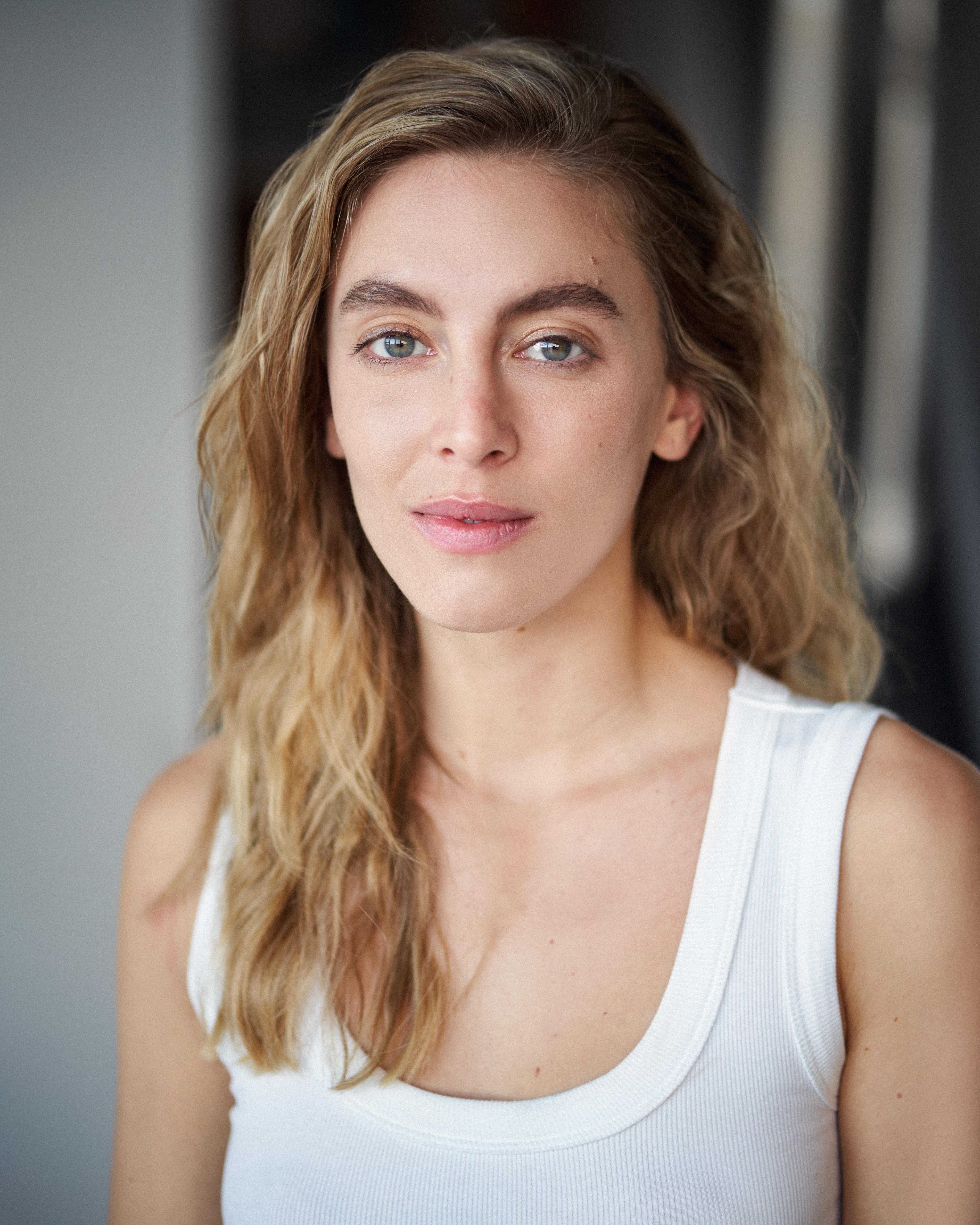 actor Tara Sumner large photo