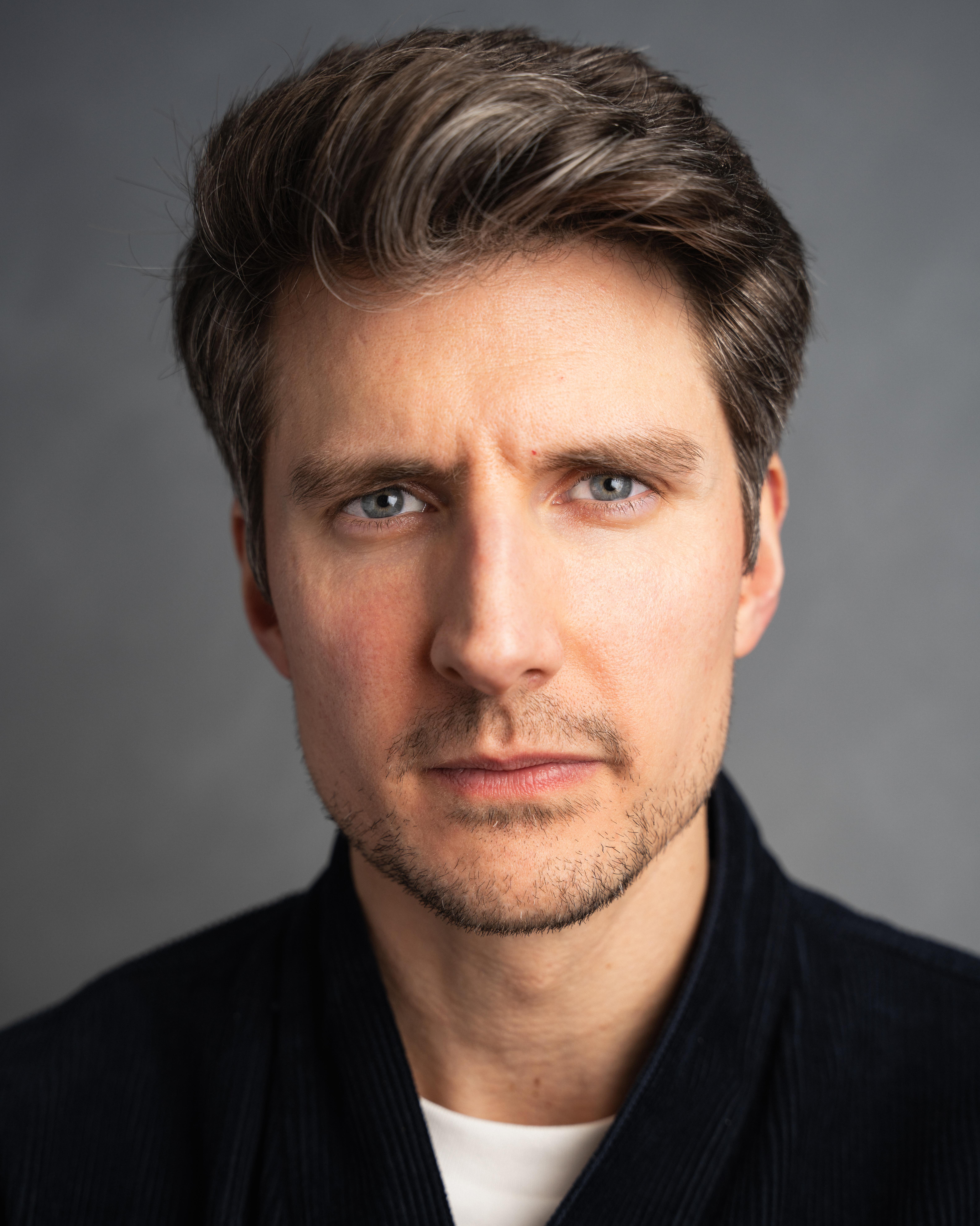 actor Adrian Stretton large photo