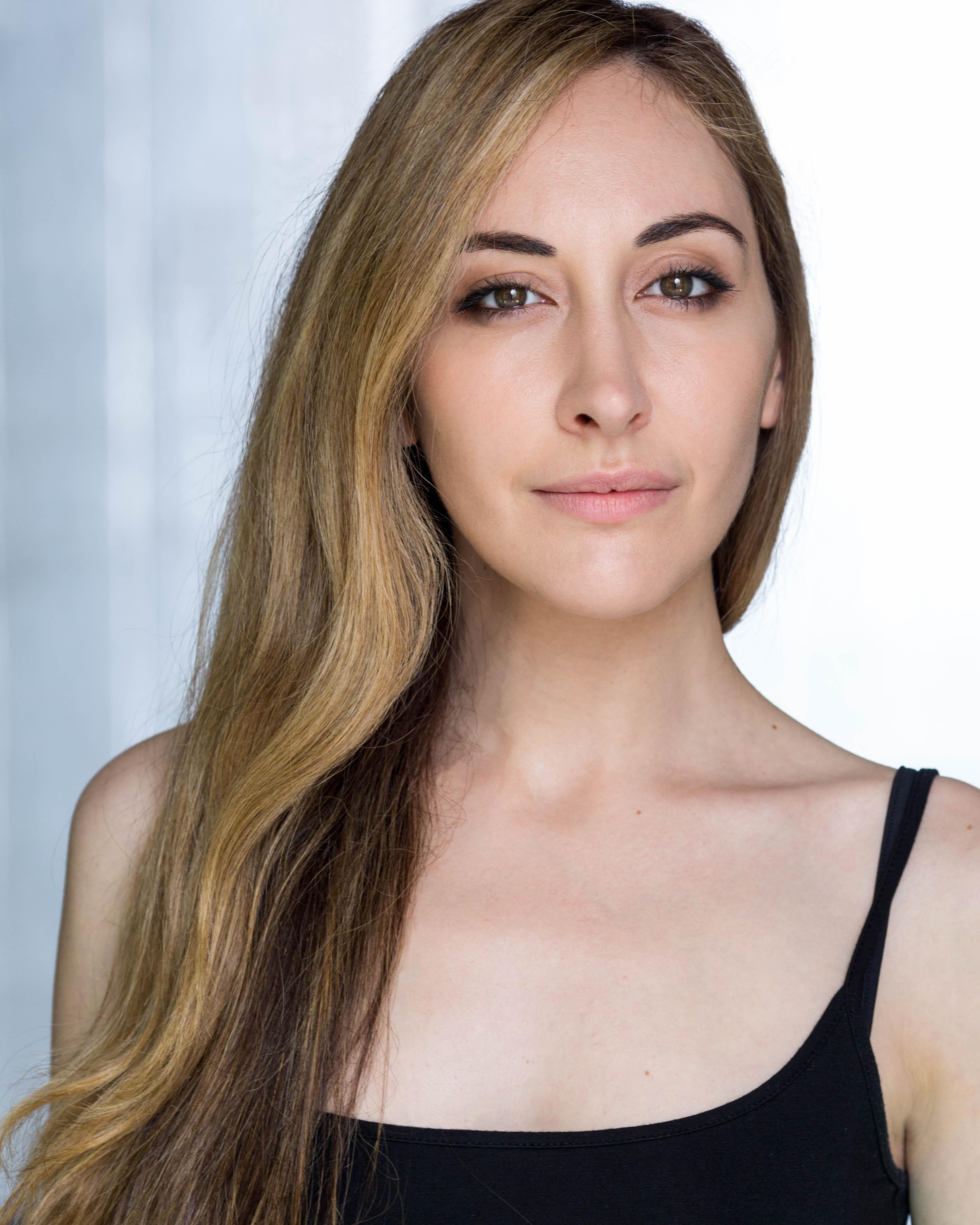 actor Sarah Natochenny large photo