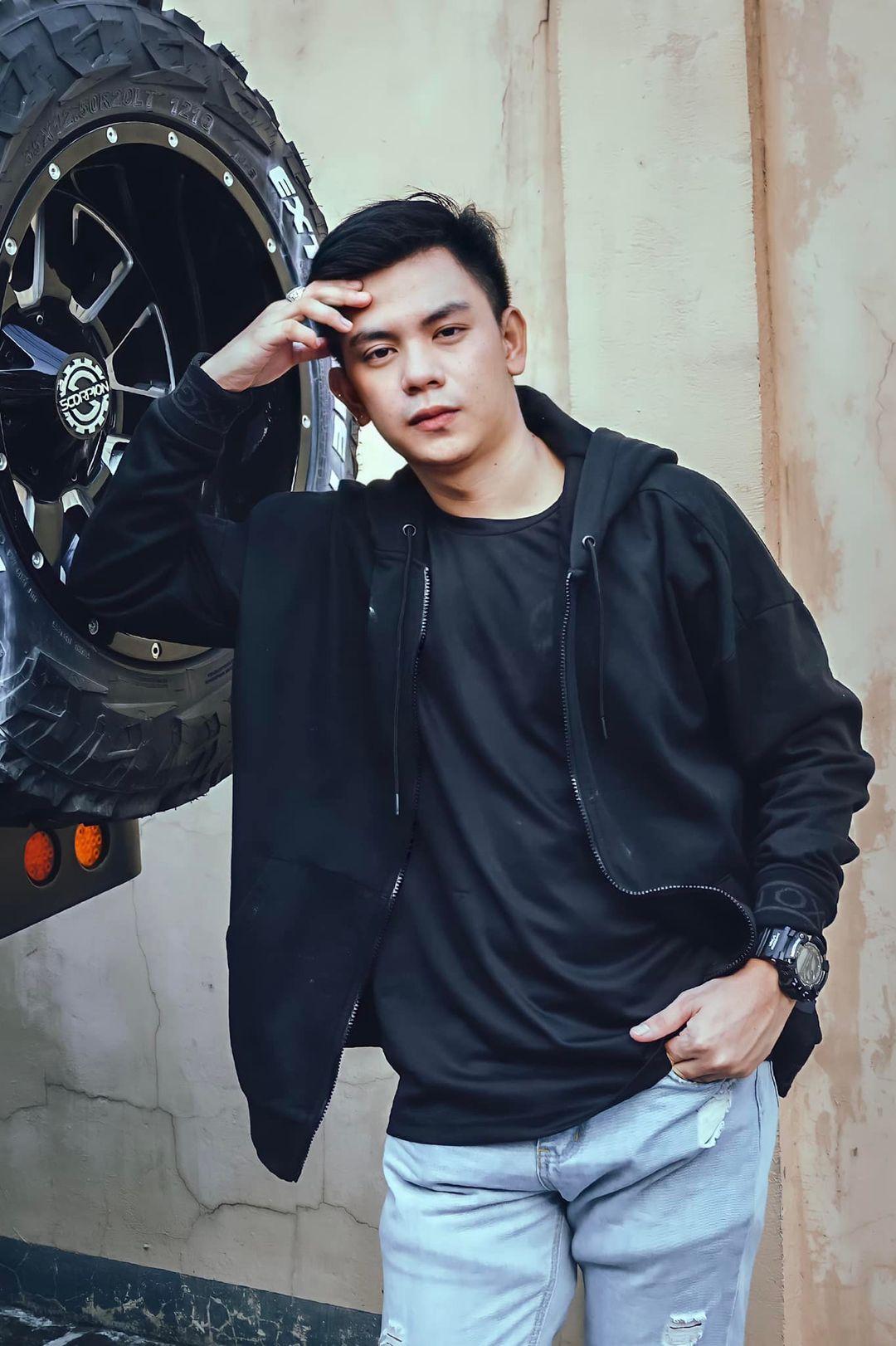 actor Angelo Gernale large photo