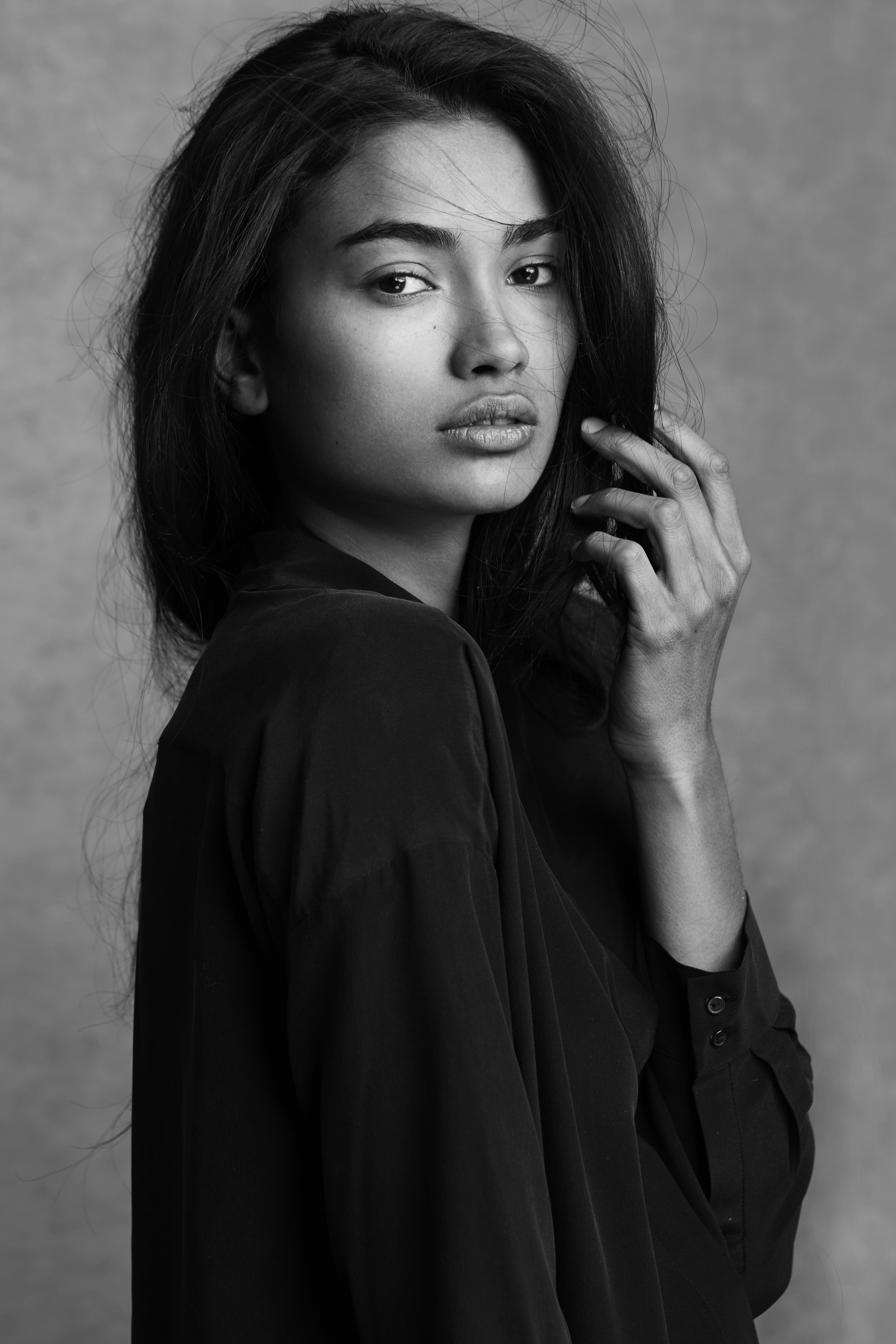 actor Kelly Gale large photo