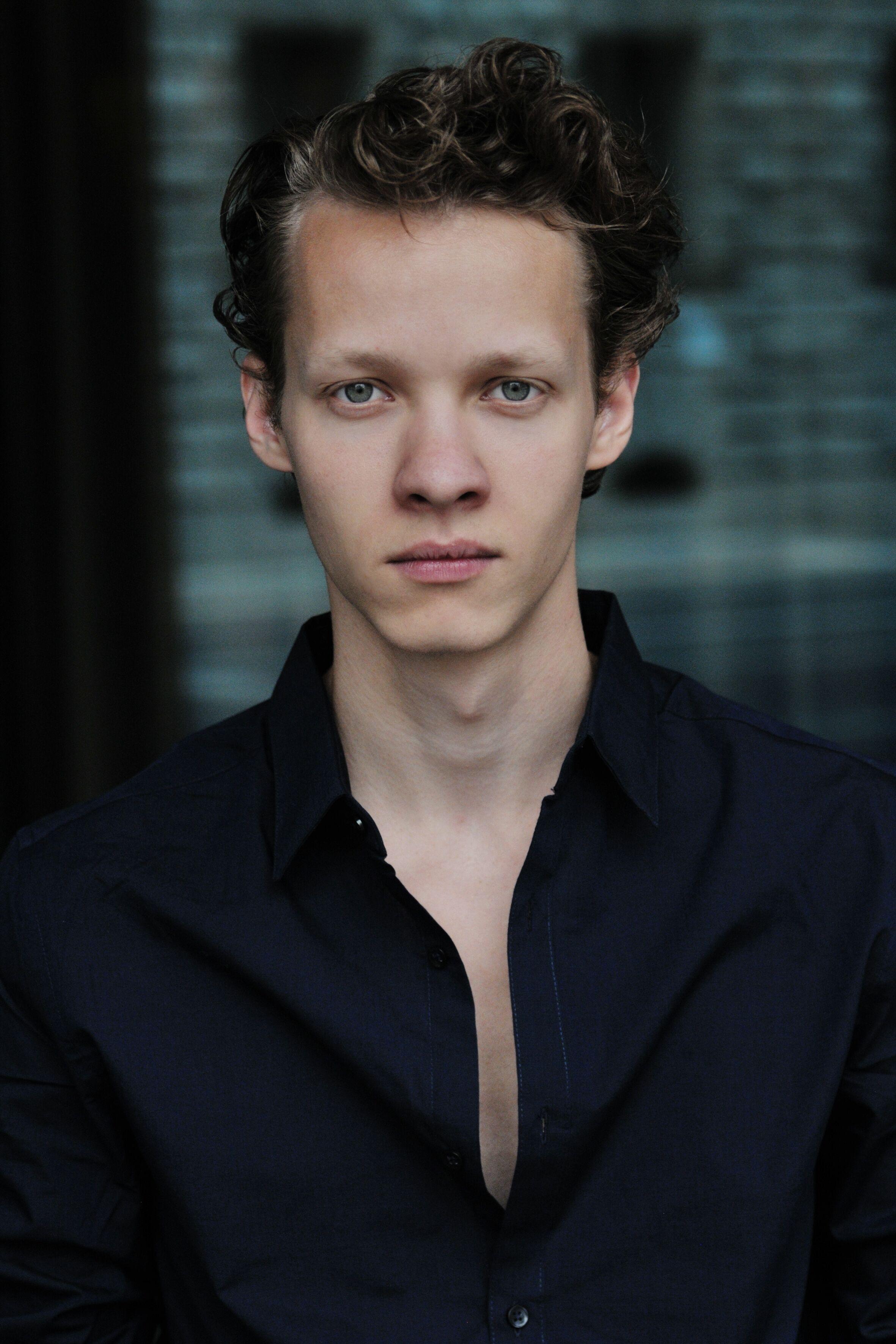 actor Felix Kammerer large photo