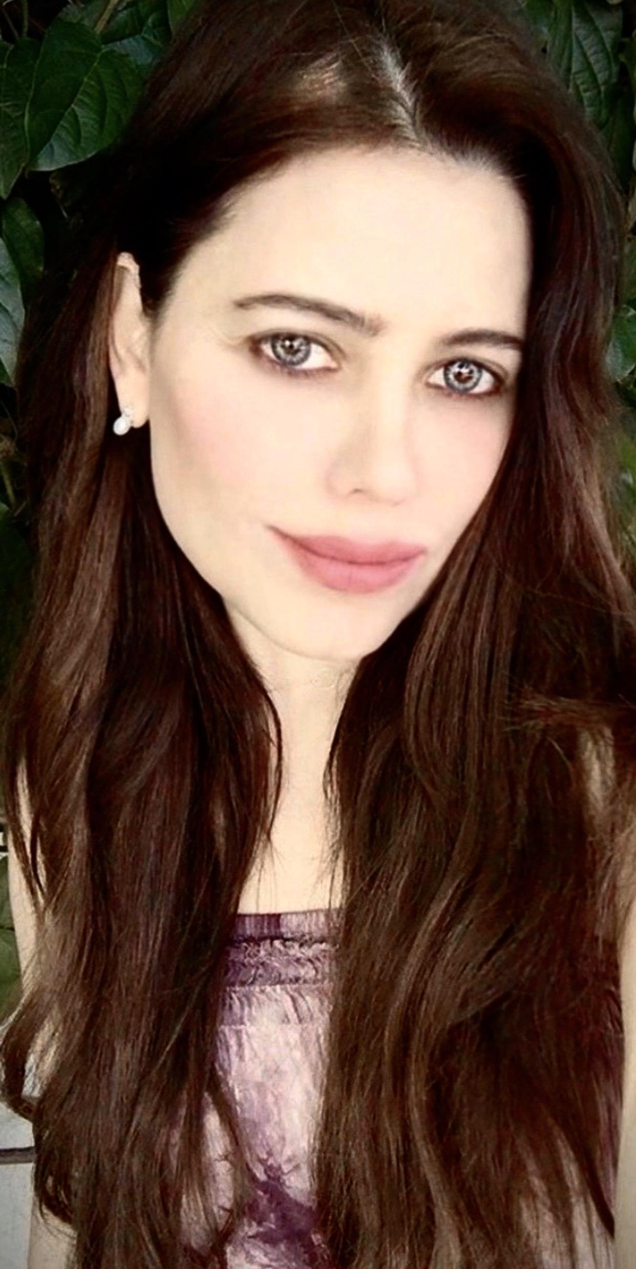 actor Dina Lee large photo