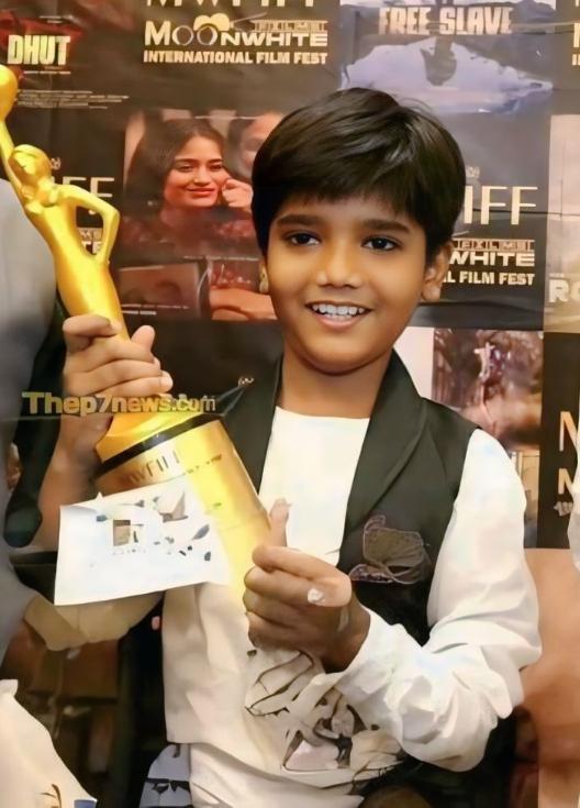 actor Om Kanojiya large photo