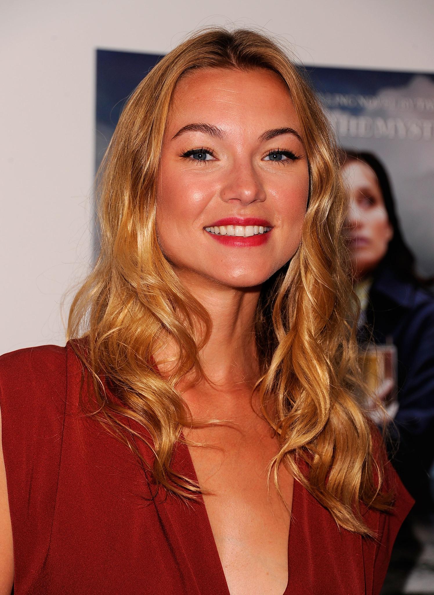 actor Charlotte Poutrel large photo