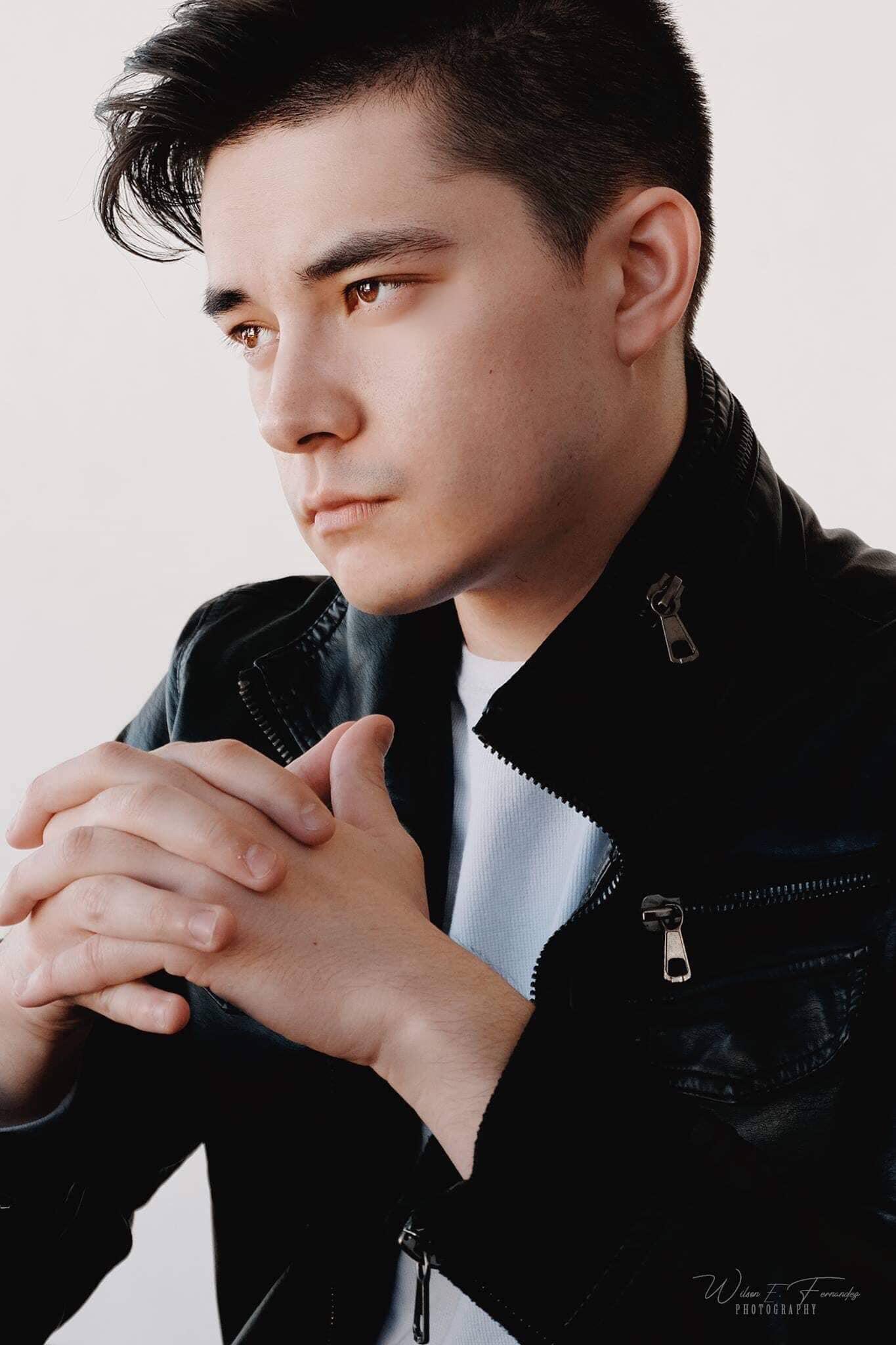 actor Greg Hawkins large photo