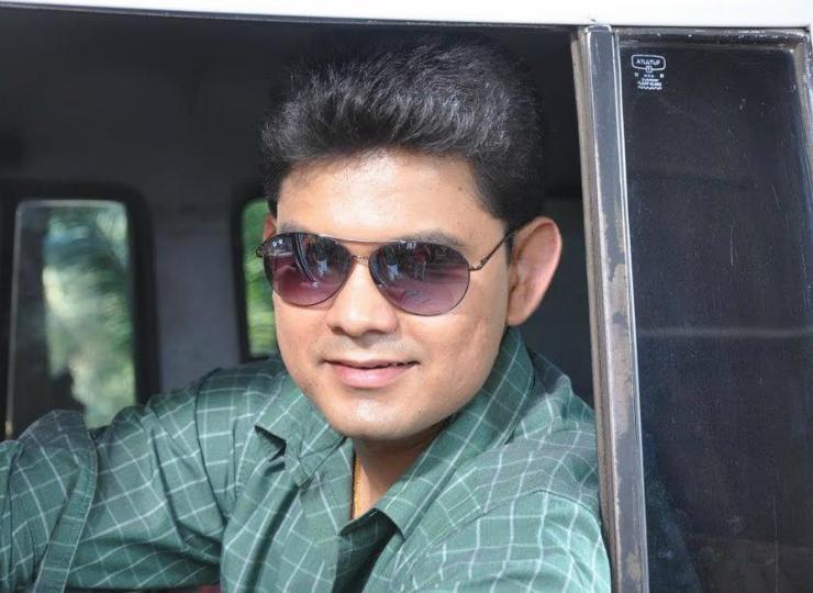 actor Varad Chavan large photo