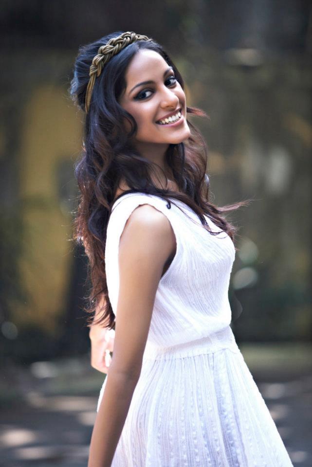 actor Neha Chauhan large photo