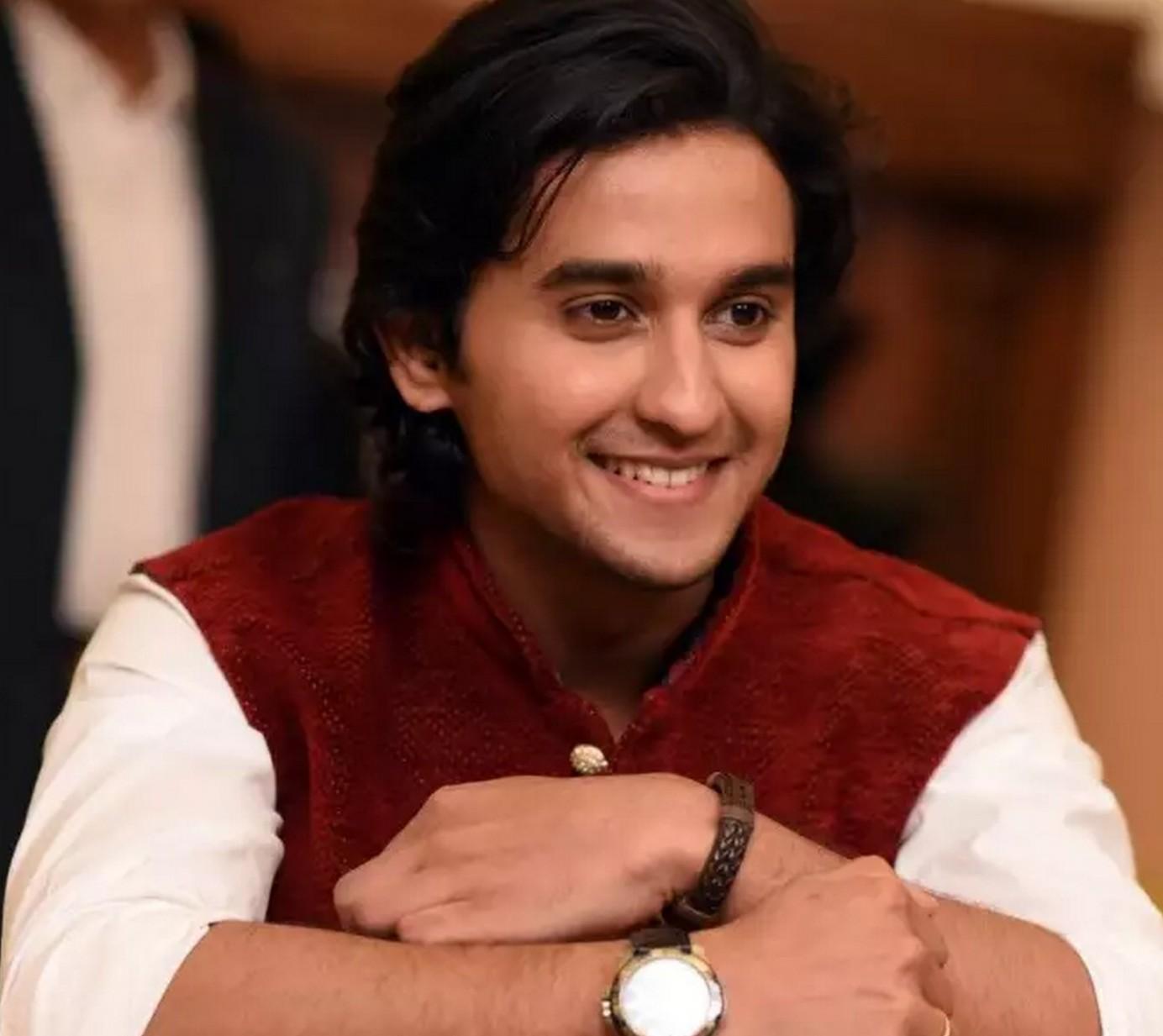 actor Meghan Jadhav large photo