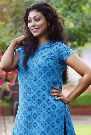 actor Divya Gopinath large photo