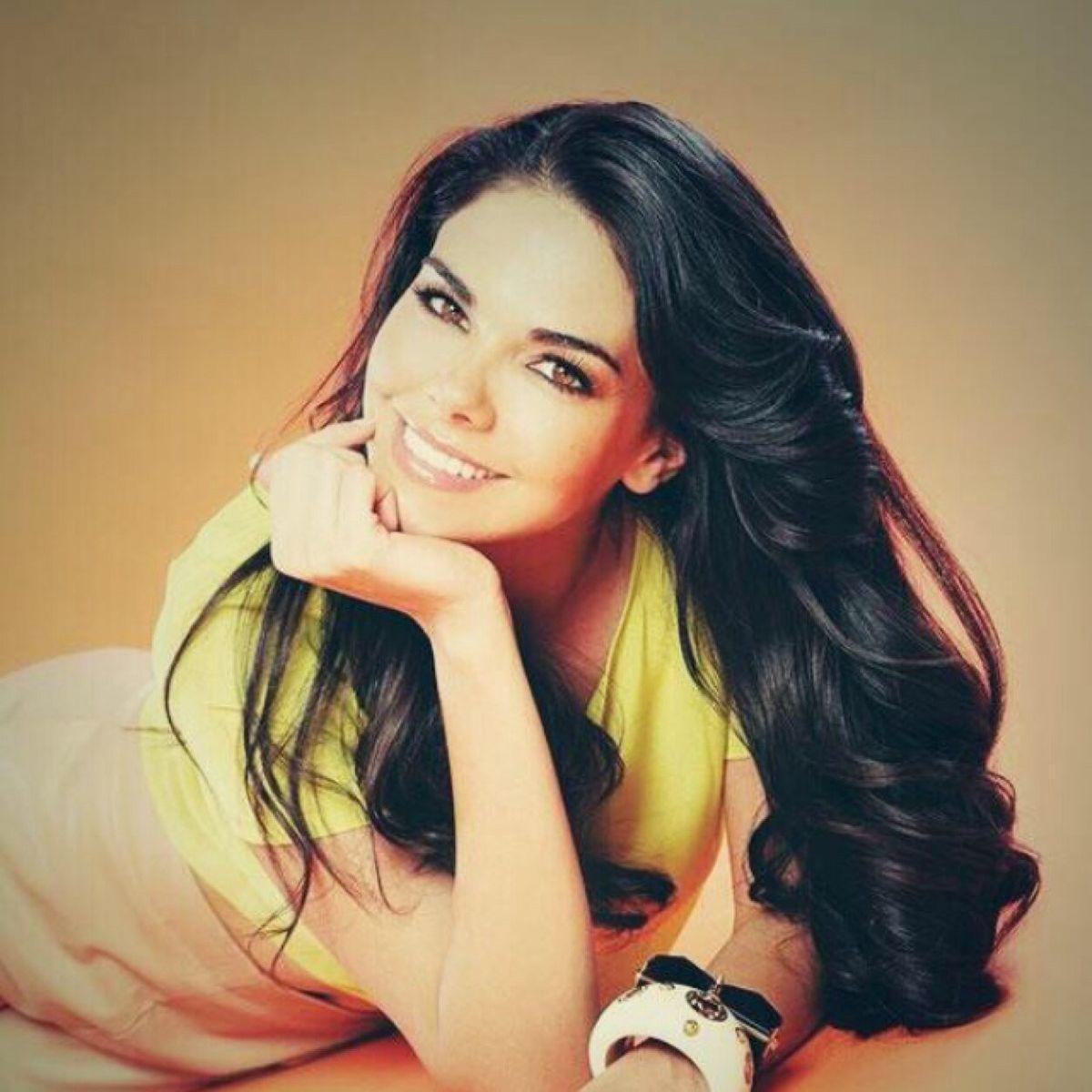 actor Livia Brito large photo