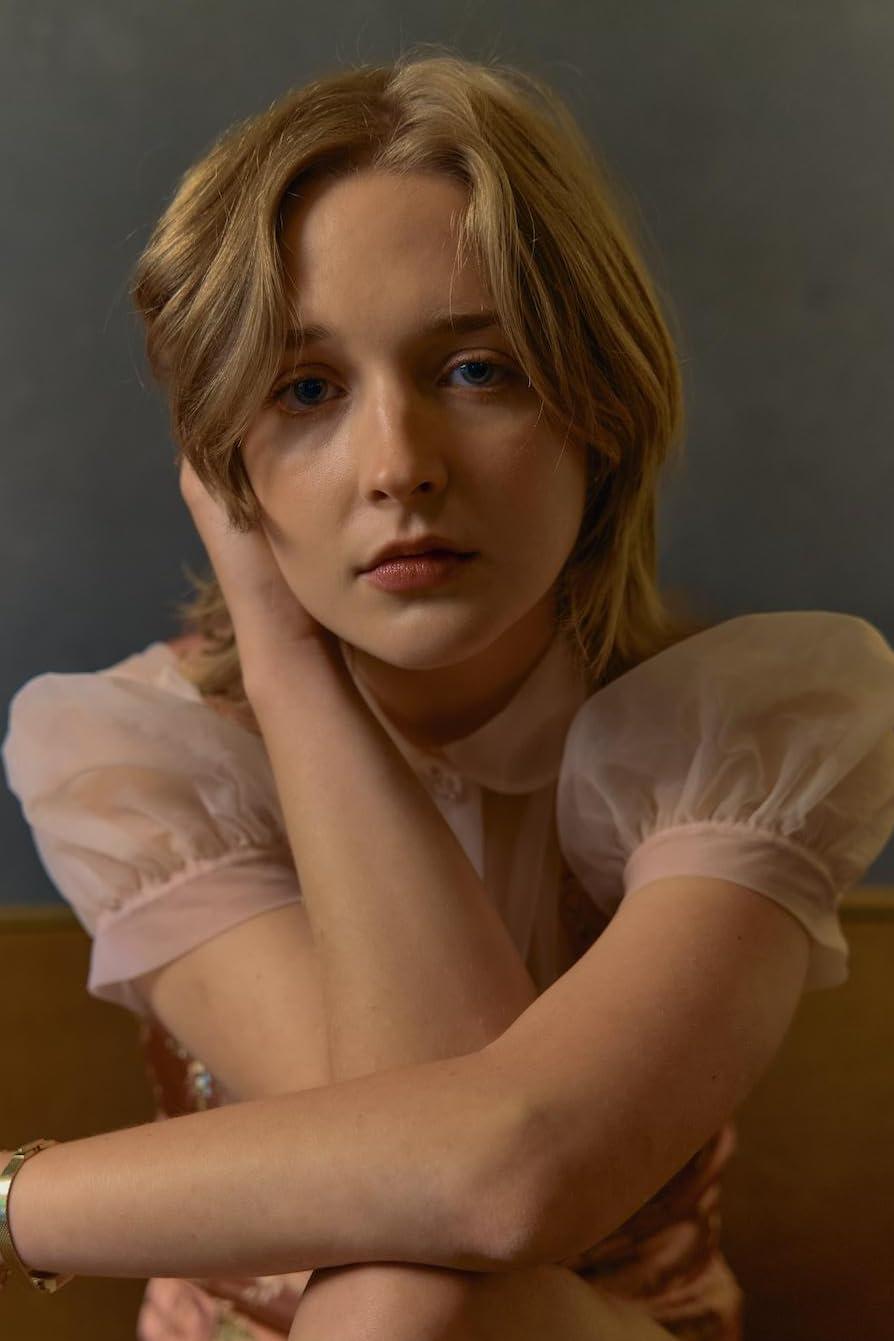 actor Chloë Kerwin large photo