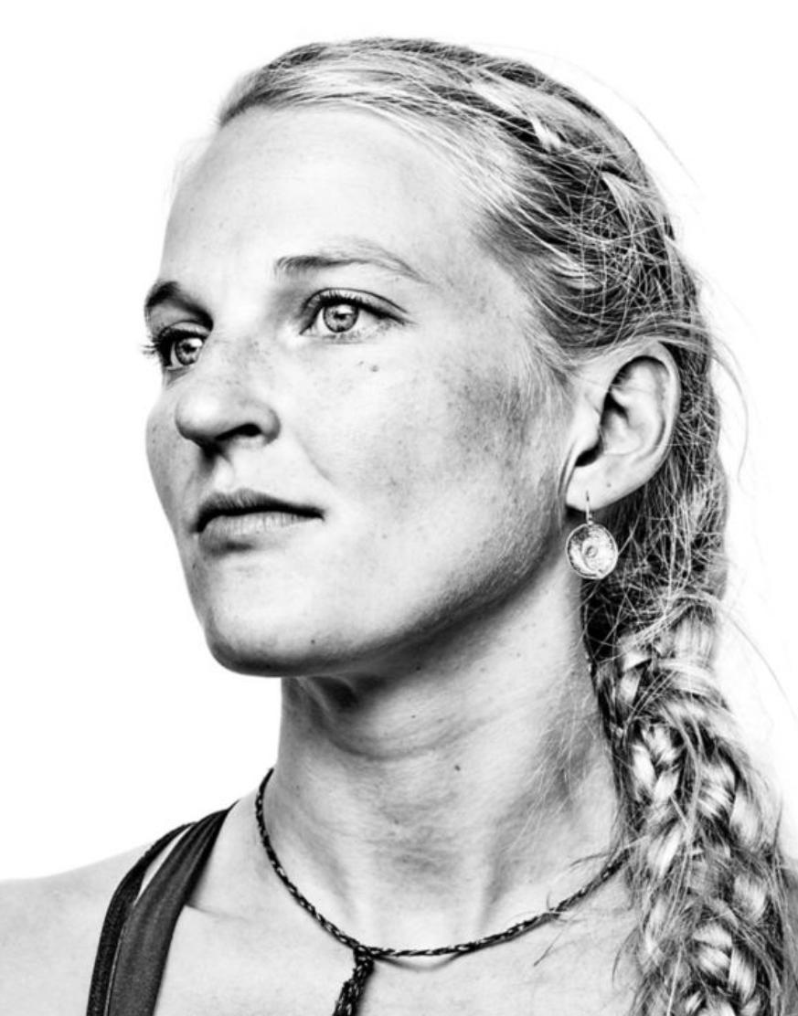 actor Emily Harrington large photo