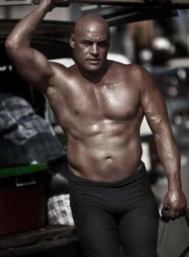 actor Esteban Cueto large photo