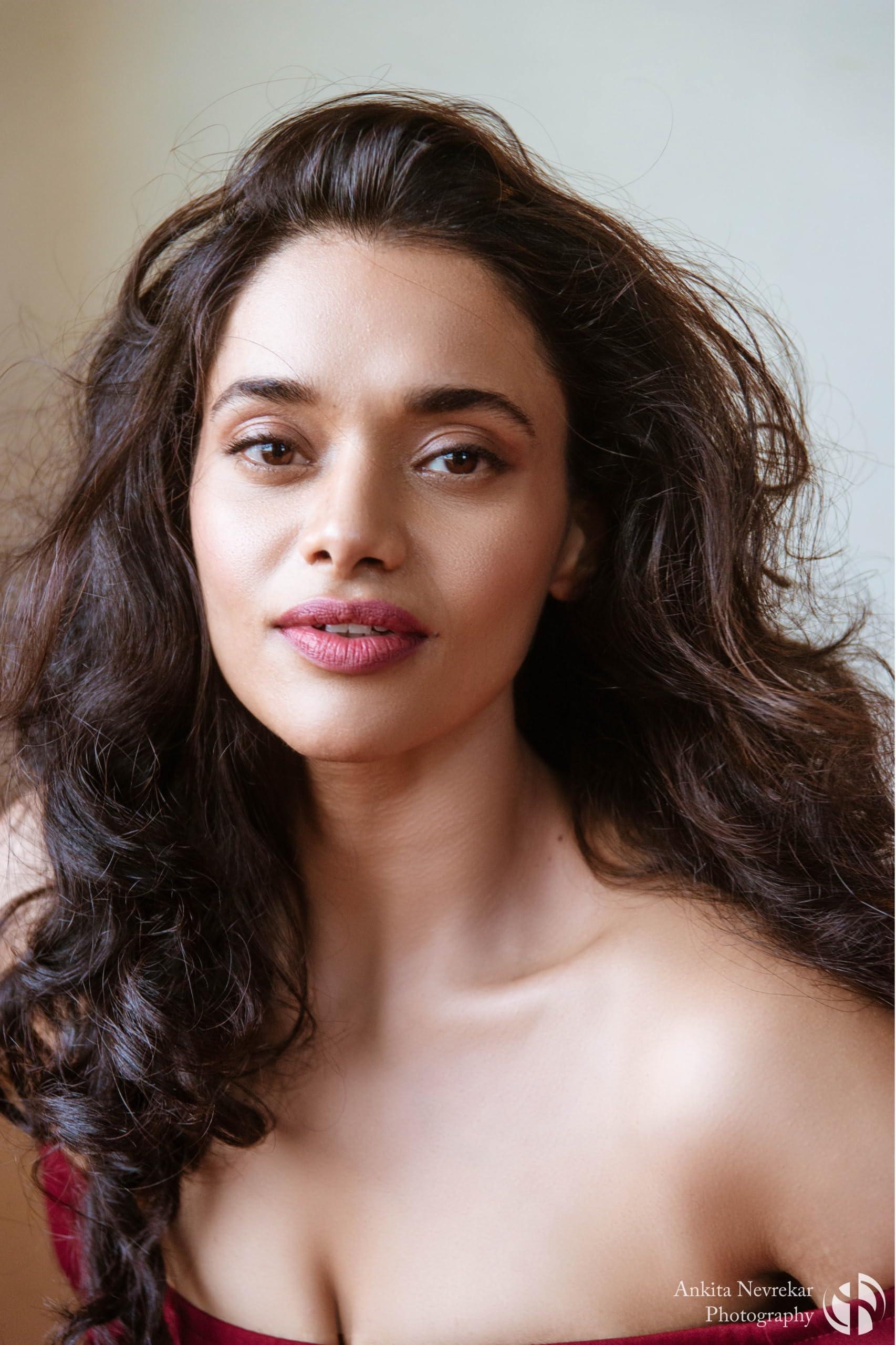 actor Bhumika Dube large photo