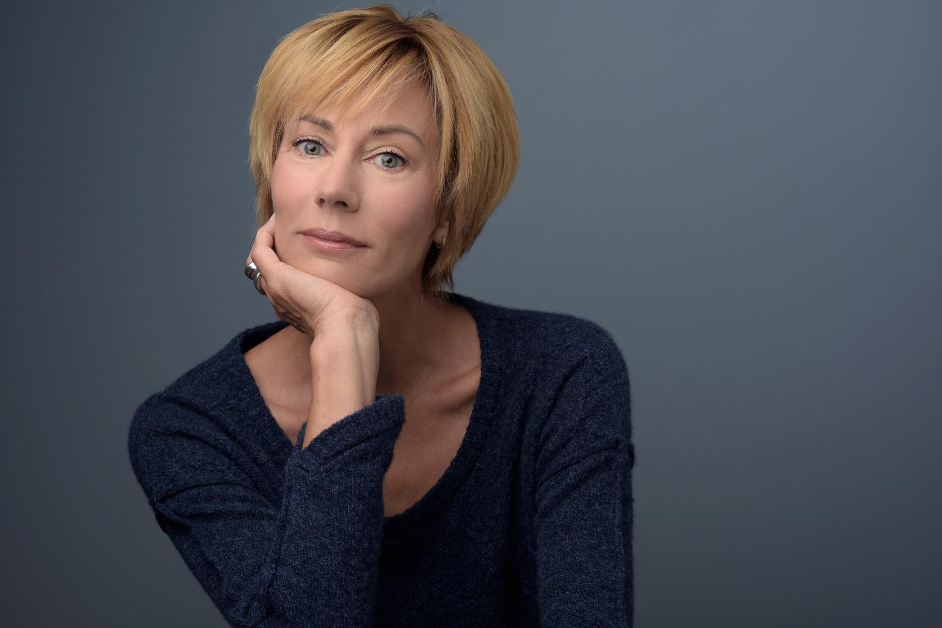 actor Laura Austin large photo