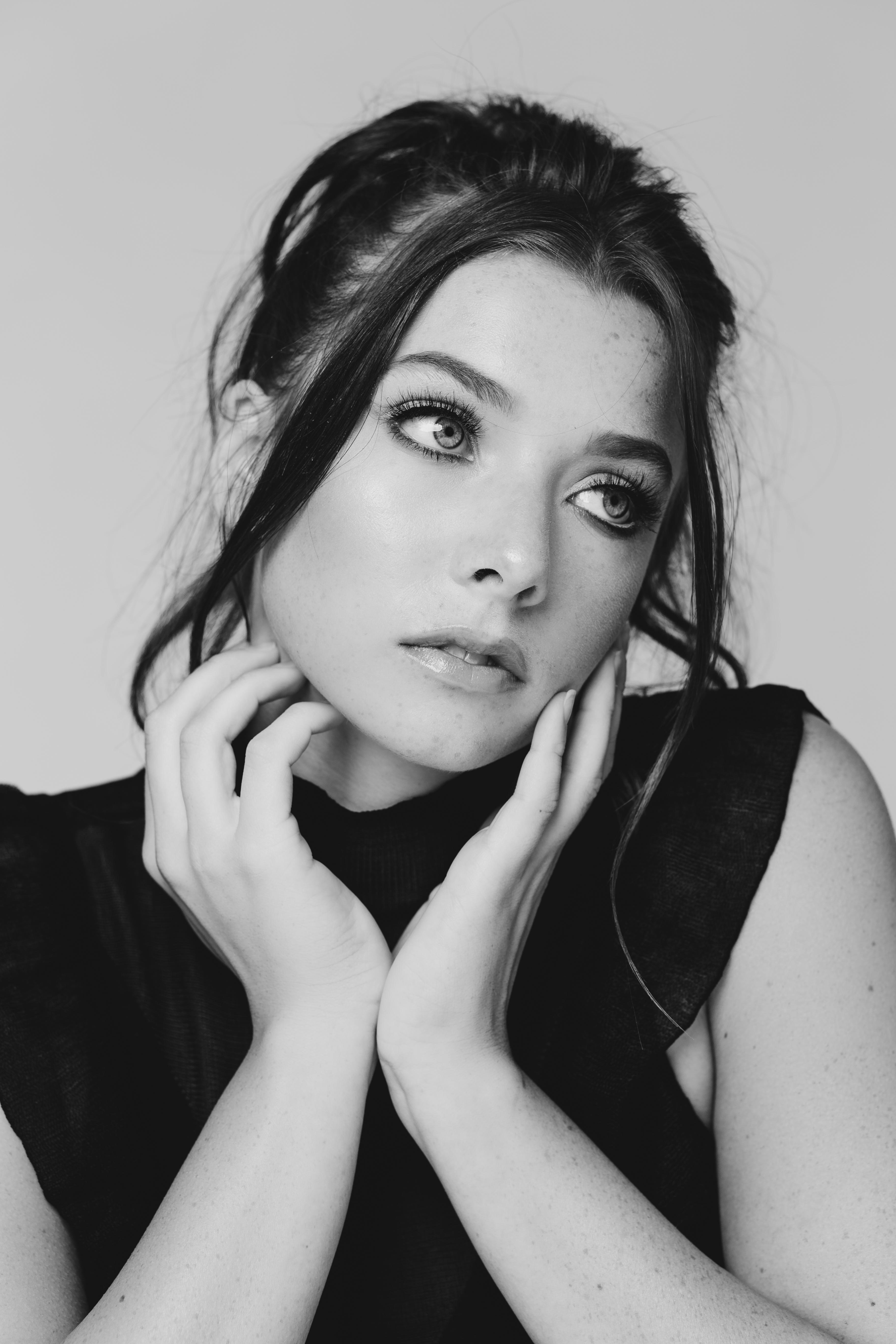 actor Maddie Henderson large photo