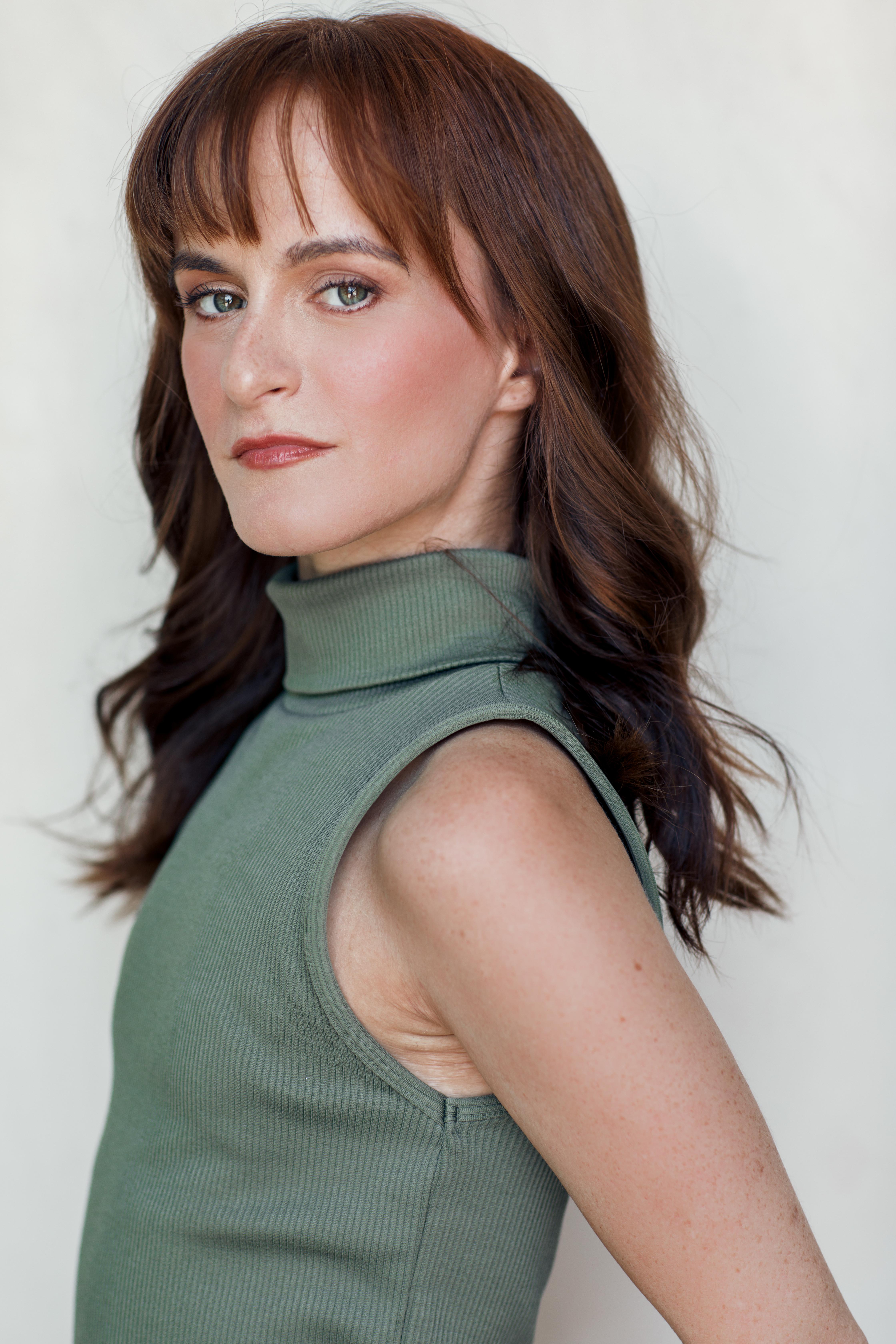 actor Molly Miller large photo