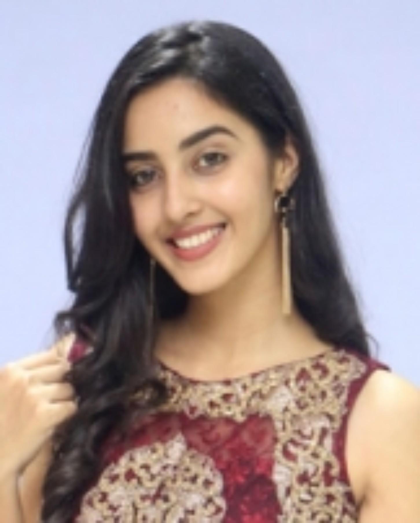 actor Simratt Kaur Randhawa large photo