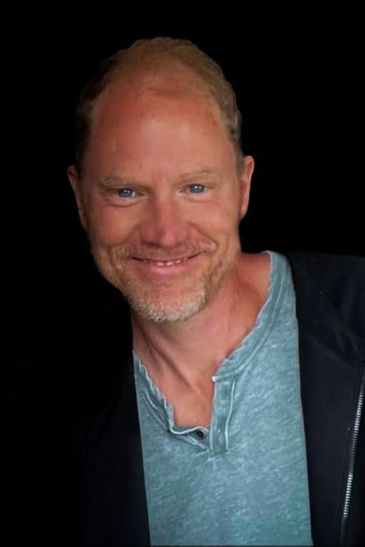 actor Dan Bush large photo