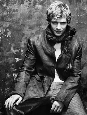 actor Johnny Lewis large photo