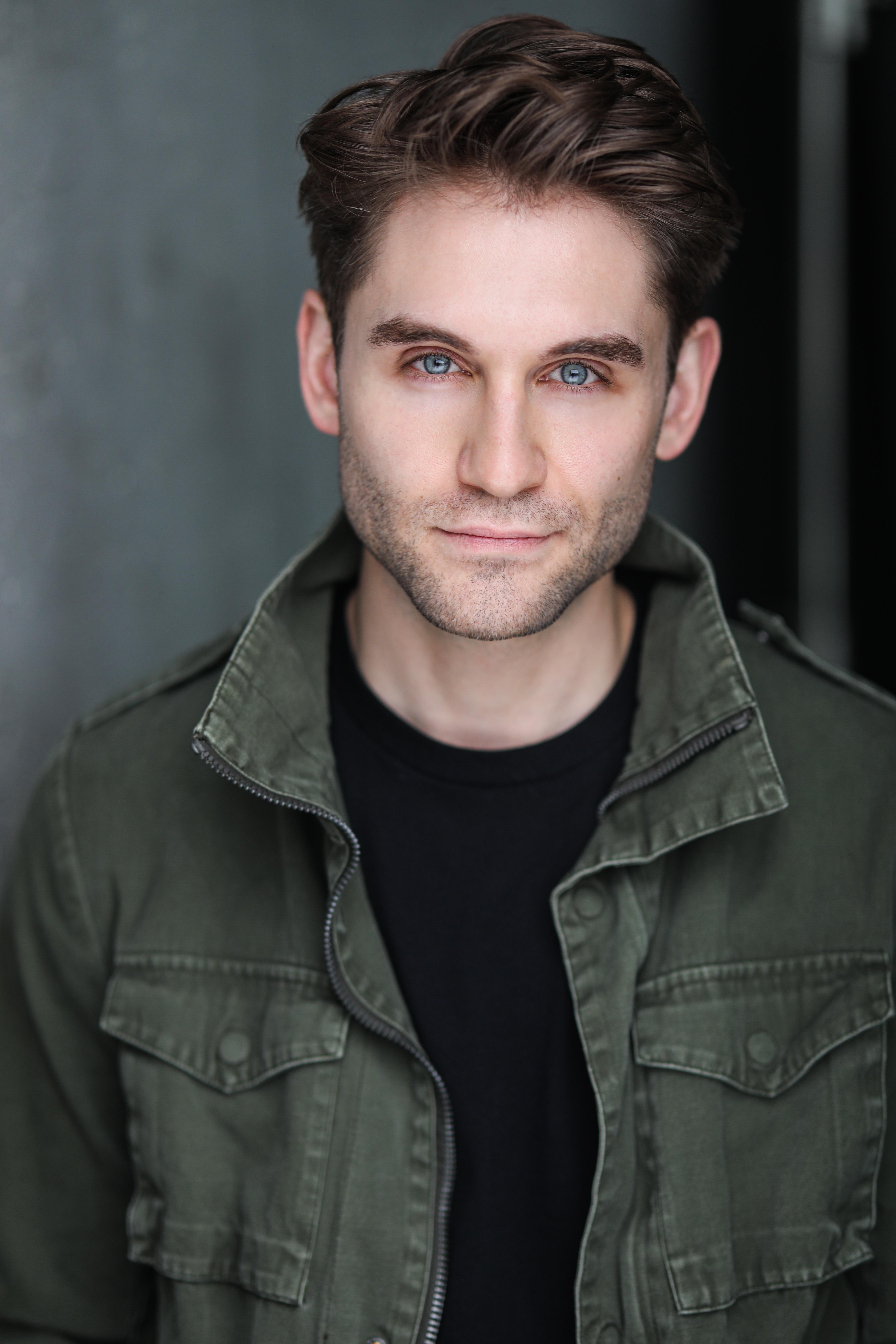 actor Chris Pereira large photo