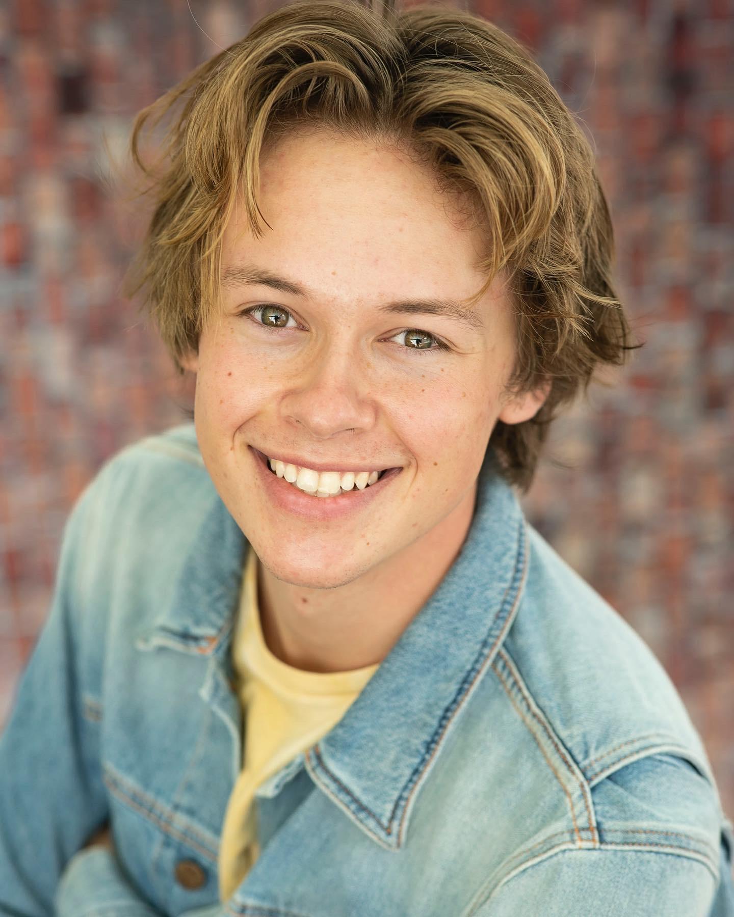 actor Alex Matthews large photo