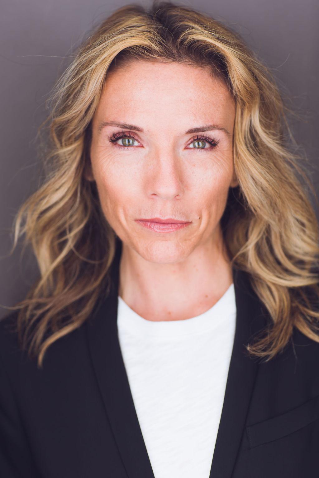 actor Caroline Whitney Smith large photo